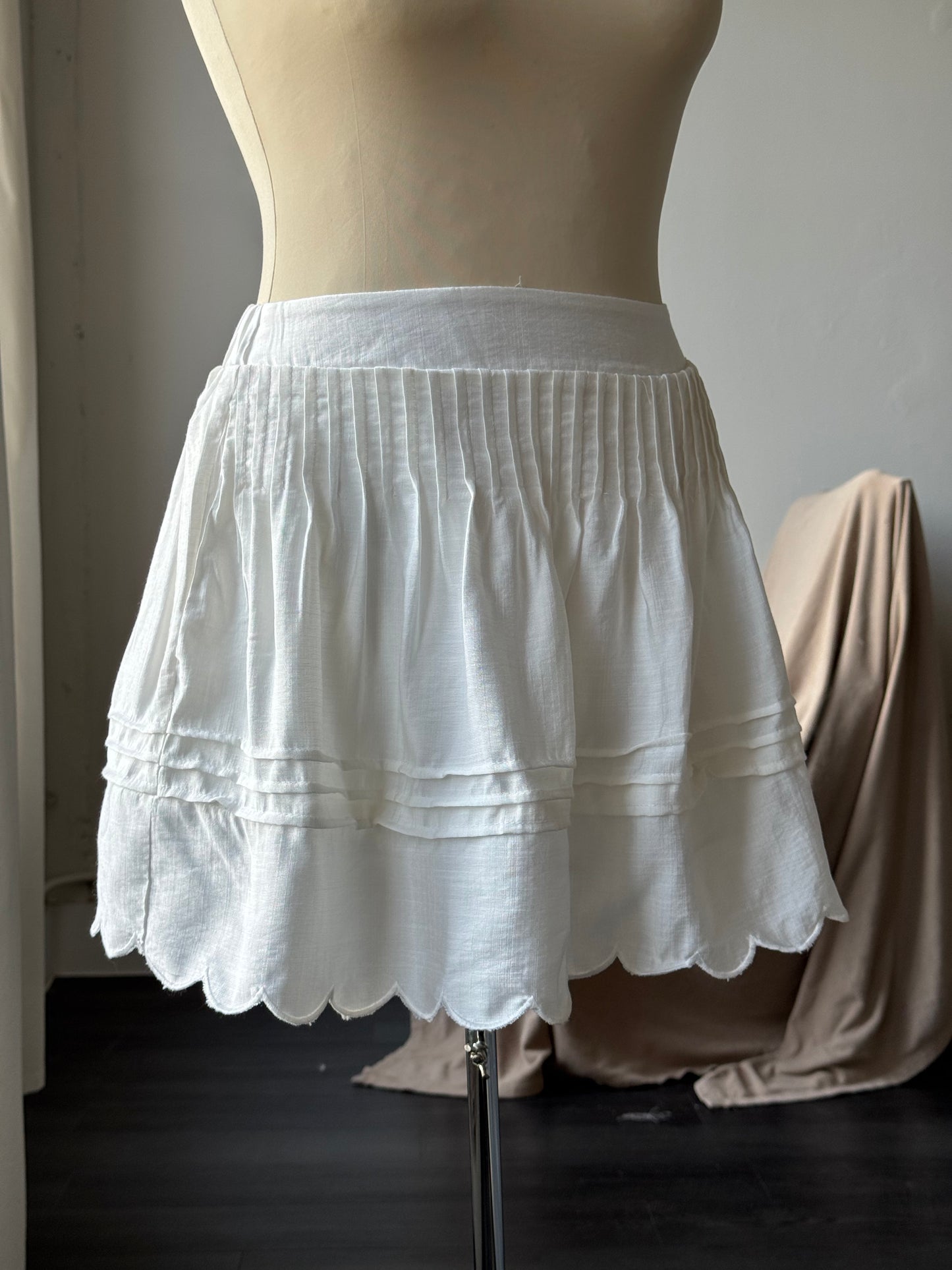 Ginny Cotton Pleated & Scallop Skirt In White
