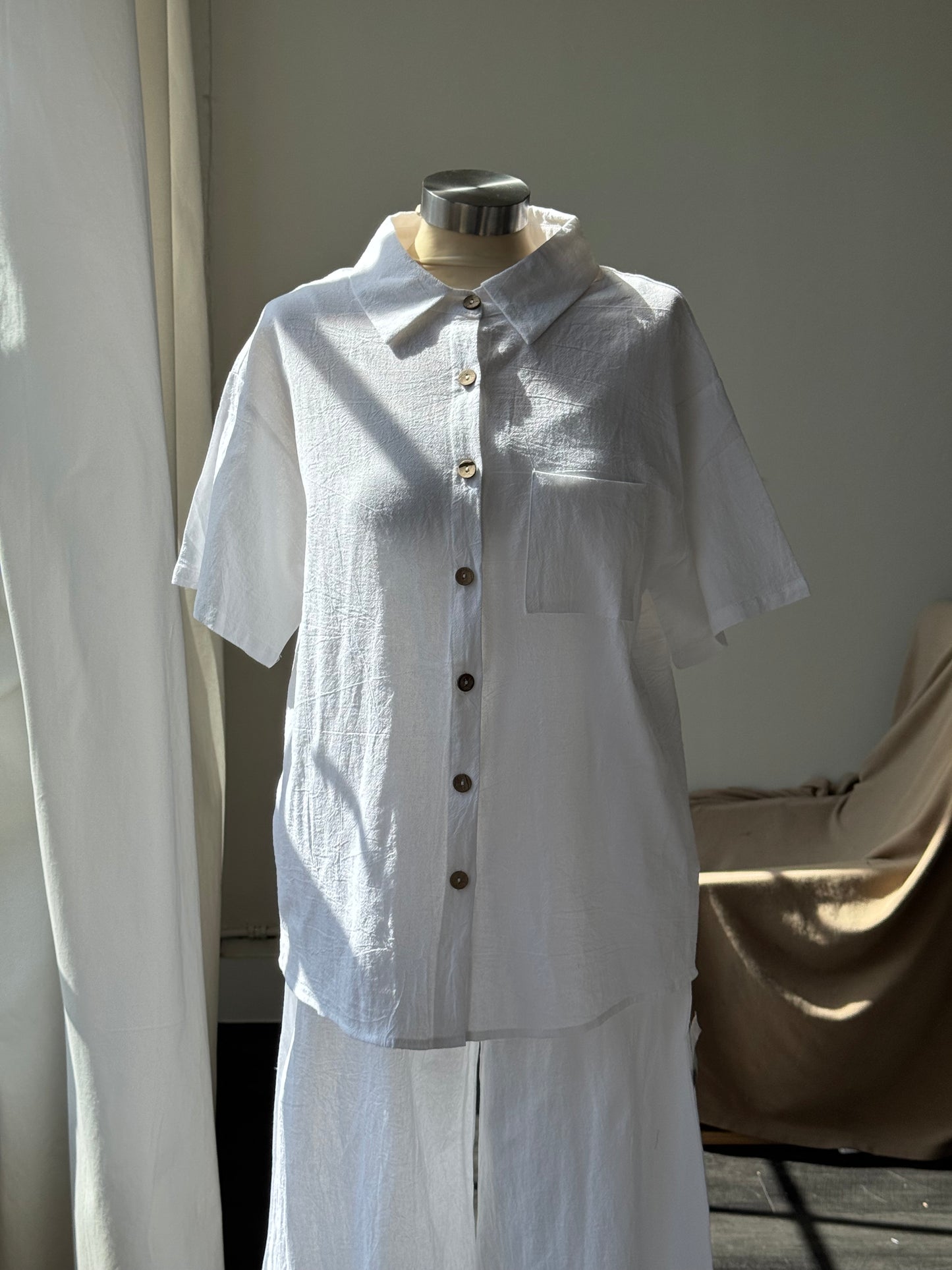Melissa Cotton & Linen Short Sleeve Button Down In White