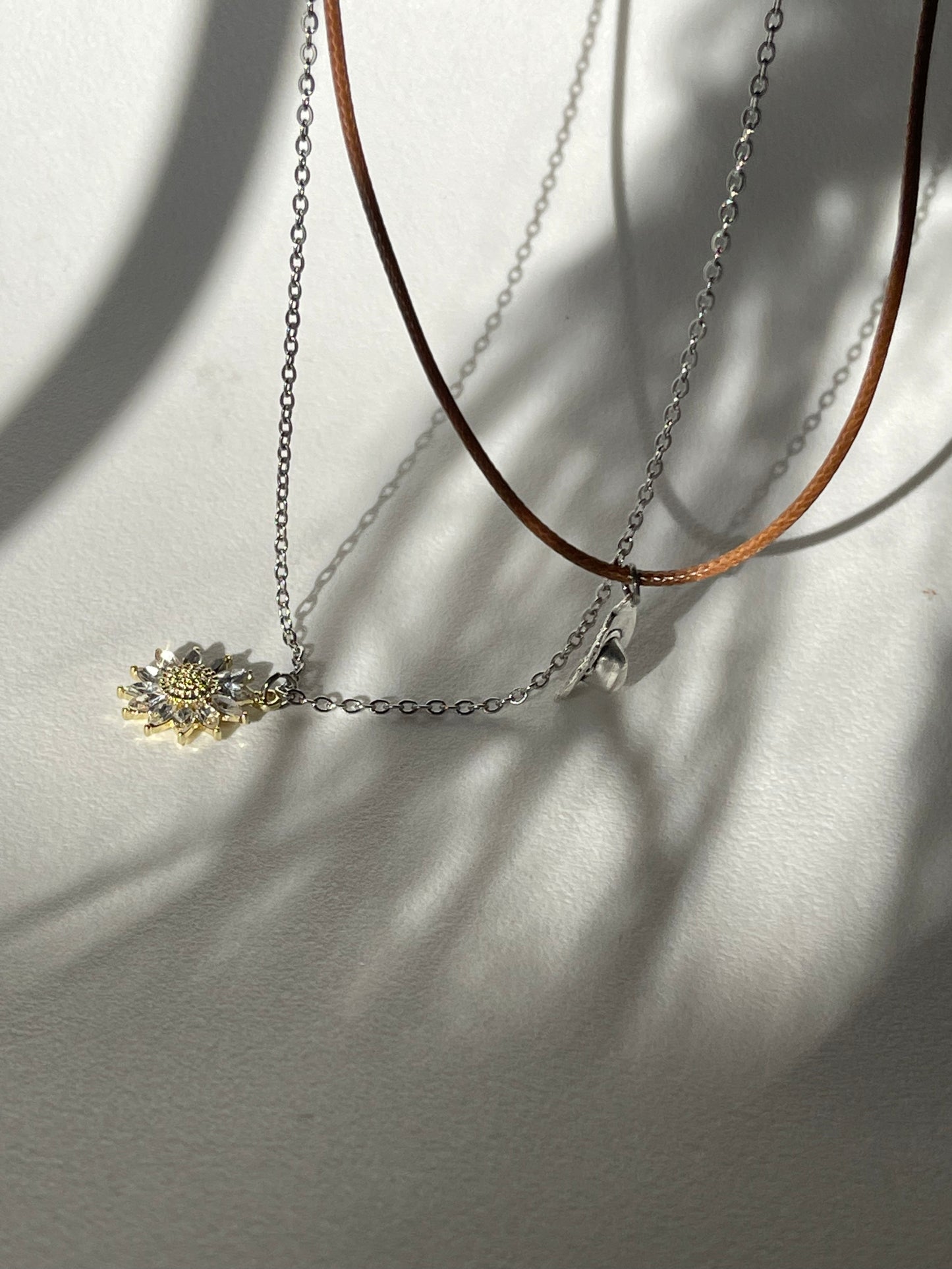 Sagan Sunflower Lasso & Cowboy Hat Charm Necklace In Silver