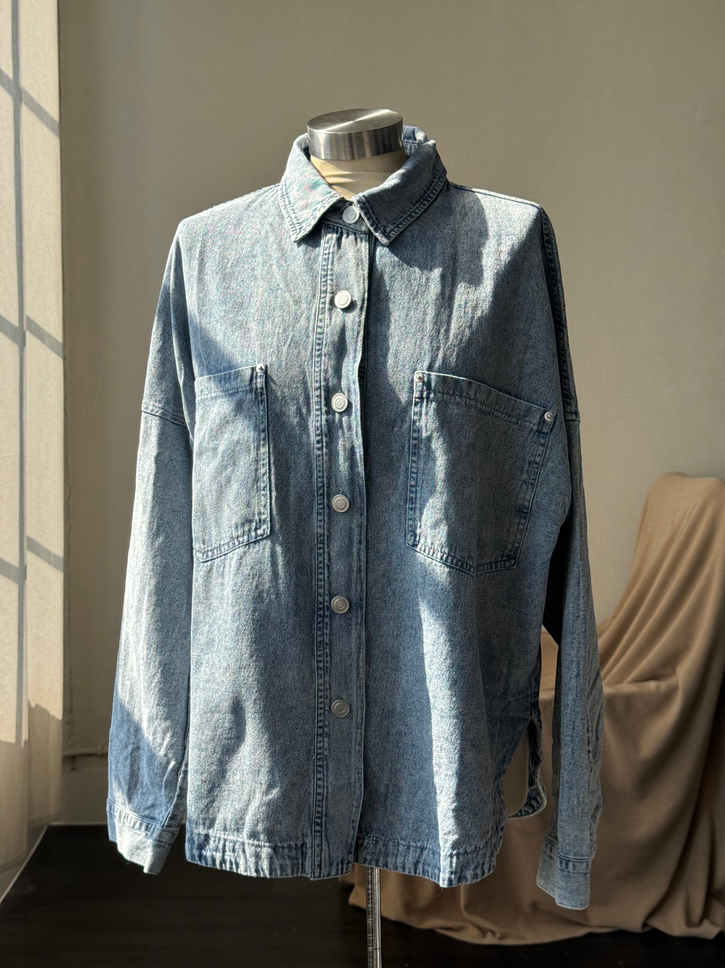 Lois Cotton Acid Wash Shacket In Vintage Denim