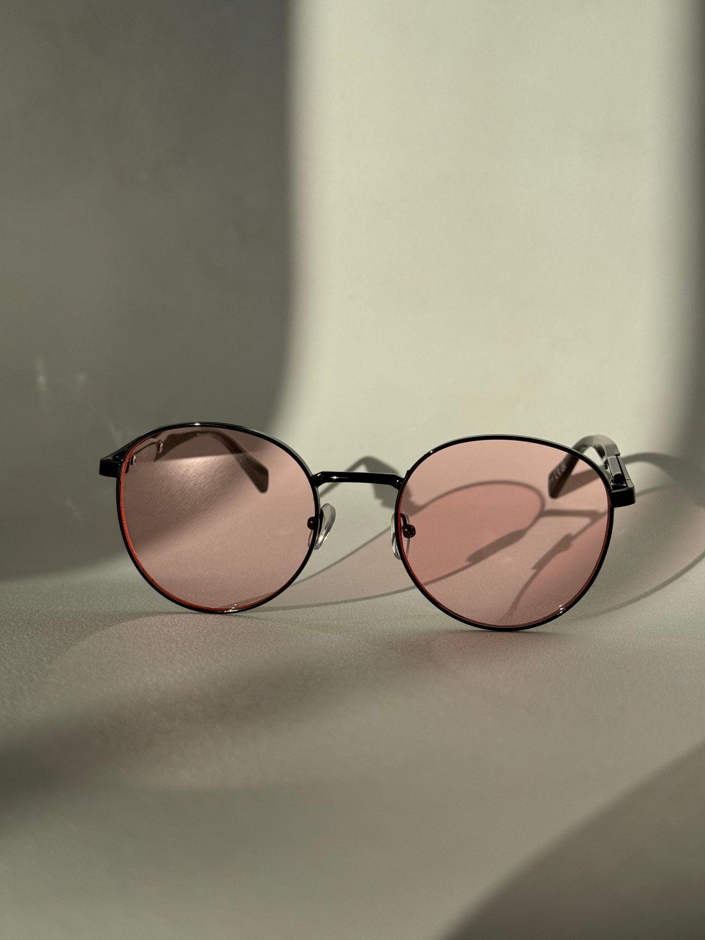 Davon Classic 80s Style Sunglasses In Blush