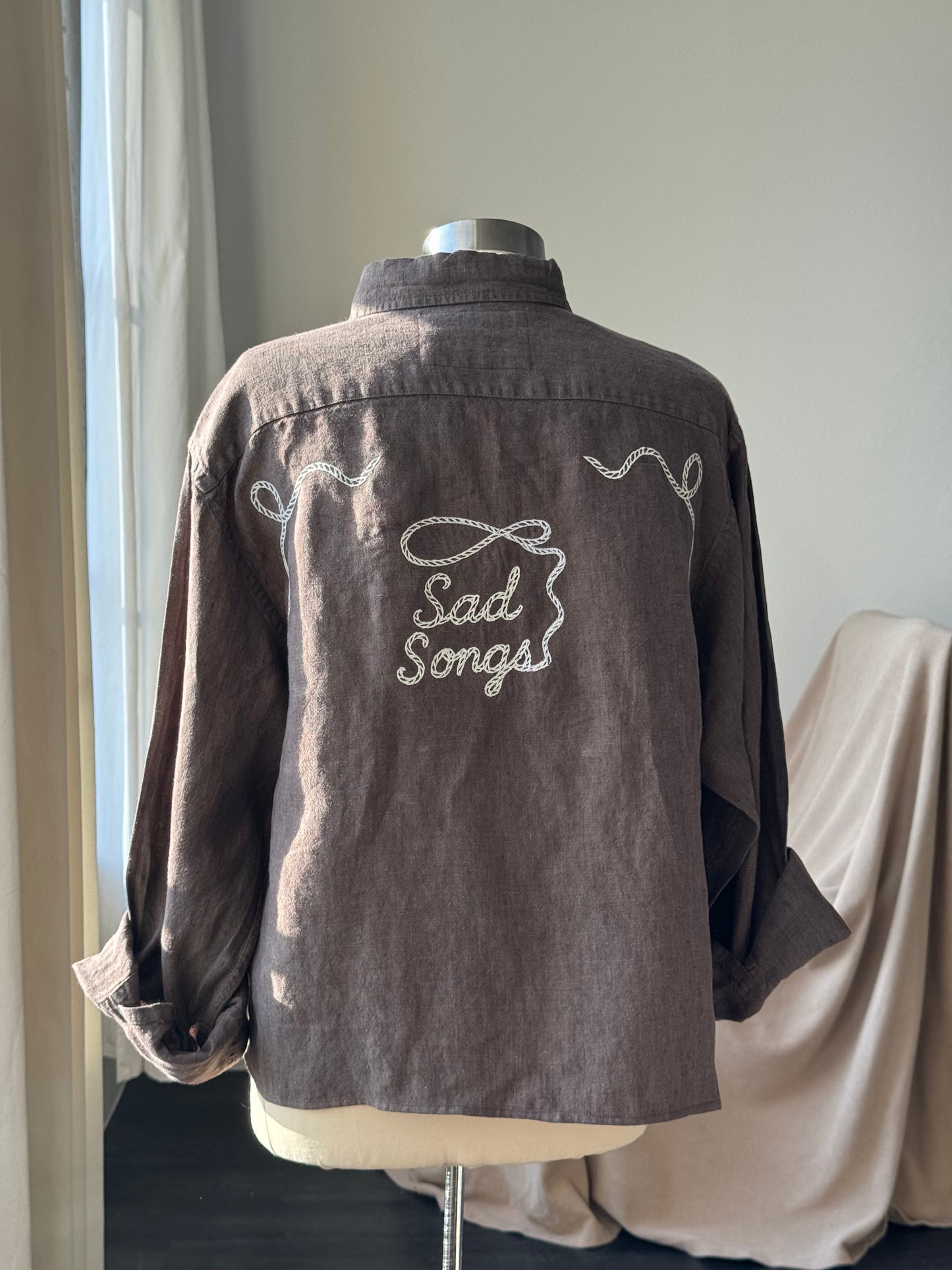 Judy Handcrafted Sad Songs Cropped Linen Button Down