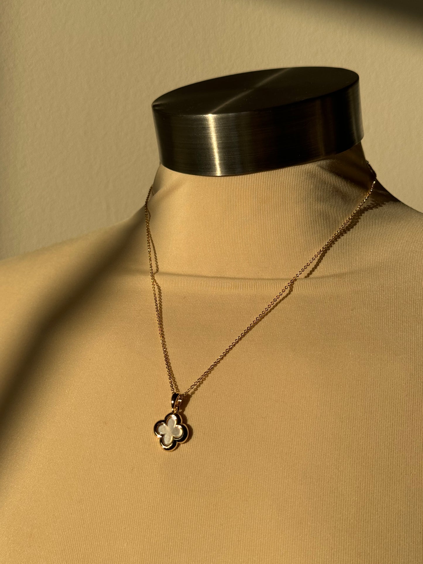 Benny Bubble Gold Dipped Plated Clover Marble Necklace In Gold