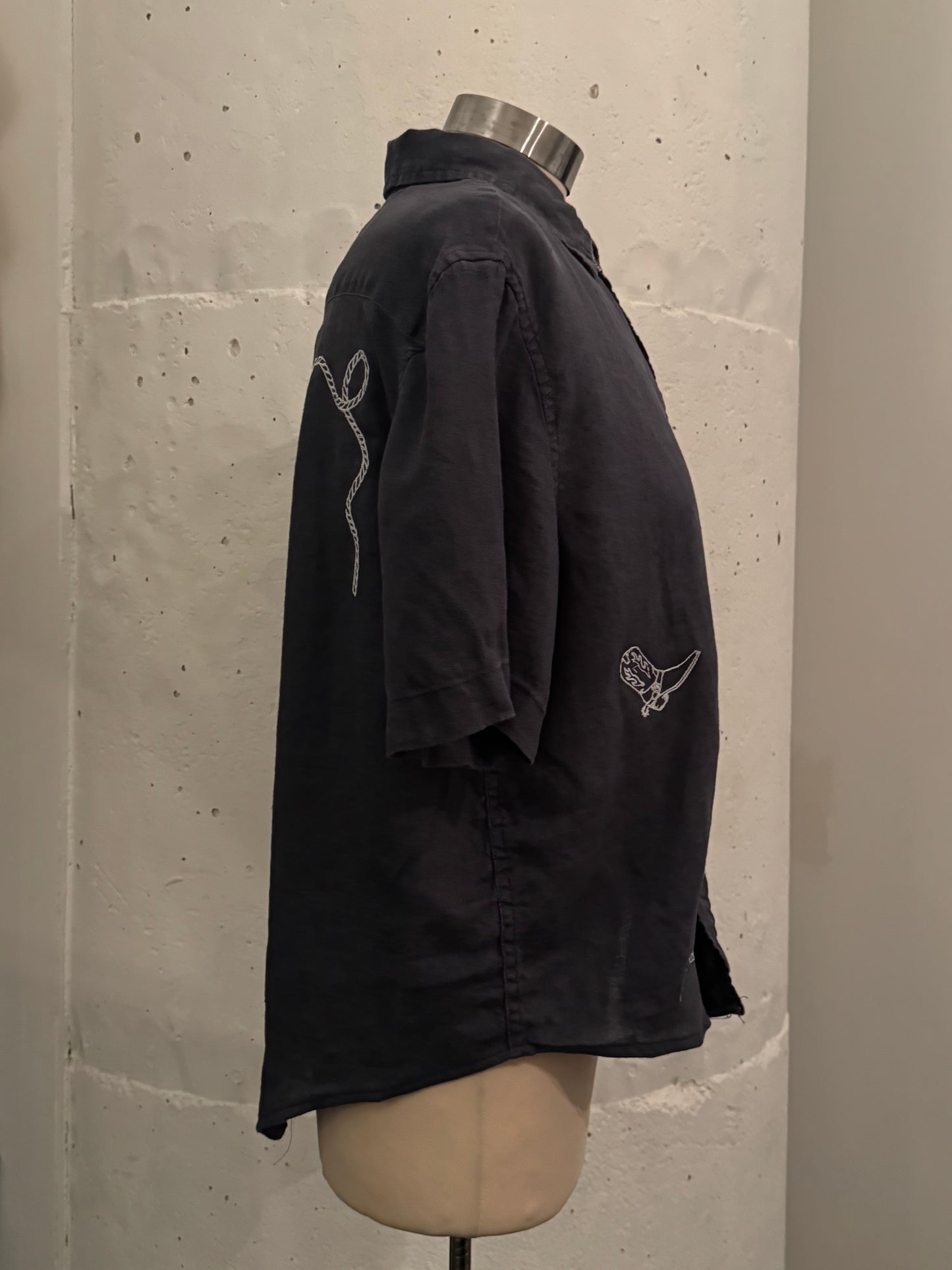 Judy Handcrafted Sad Songs Cropped Linen Button Down Short Sleeve In Vintage Navy