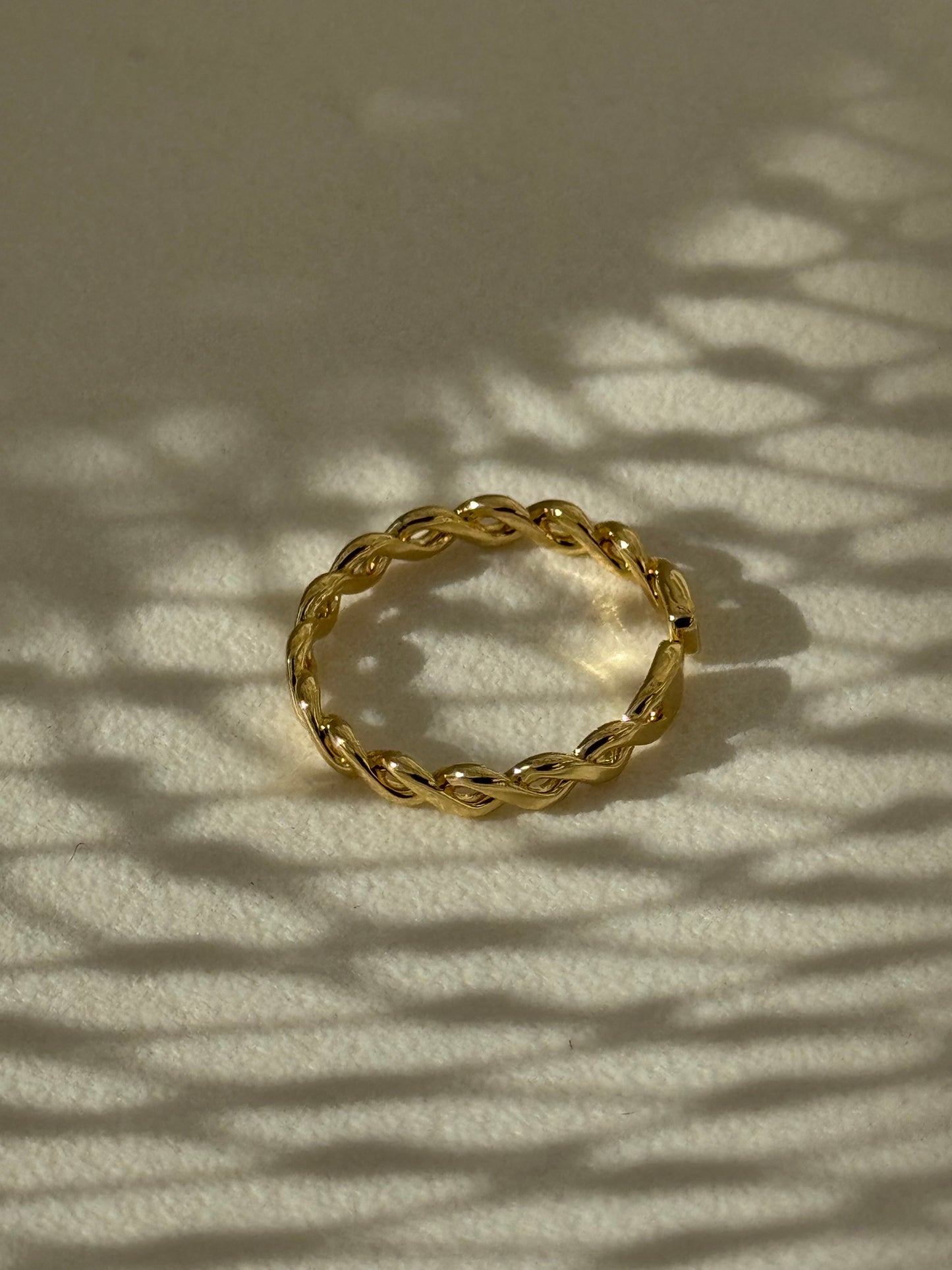 Kayla Classic Flat Twist Band Ring In Gold