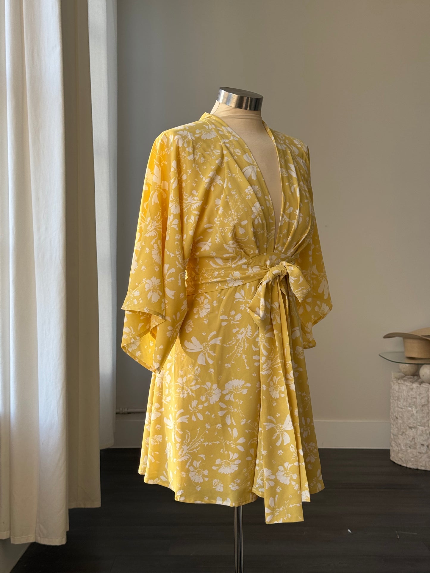 Kinsey Floral Kimono Tie Front Dress In Lemon