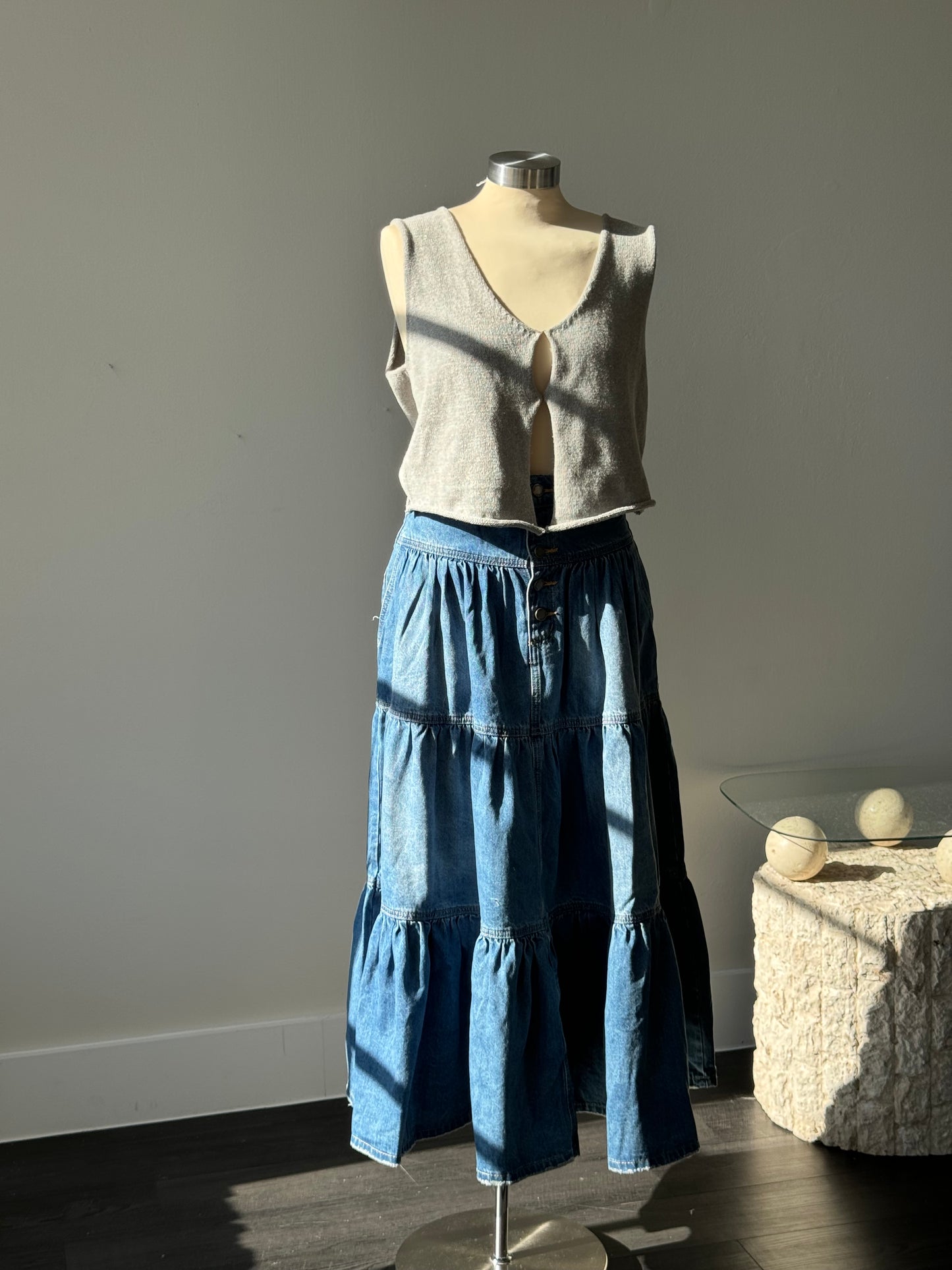 Dana Classic Tiered Midi Denim Skirt In Faded Indigo 