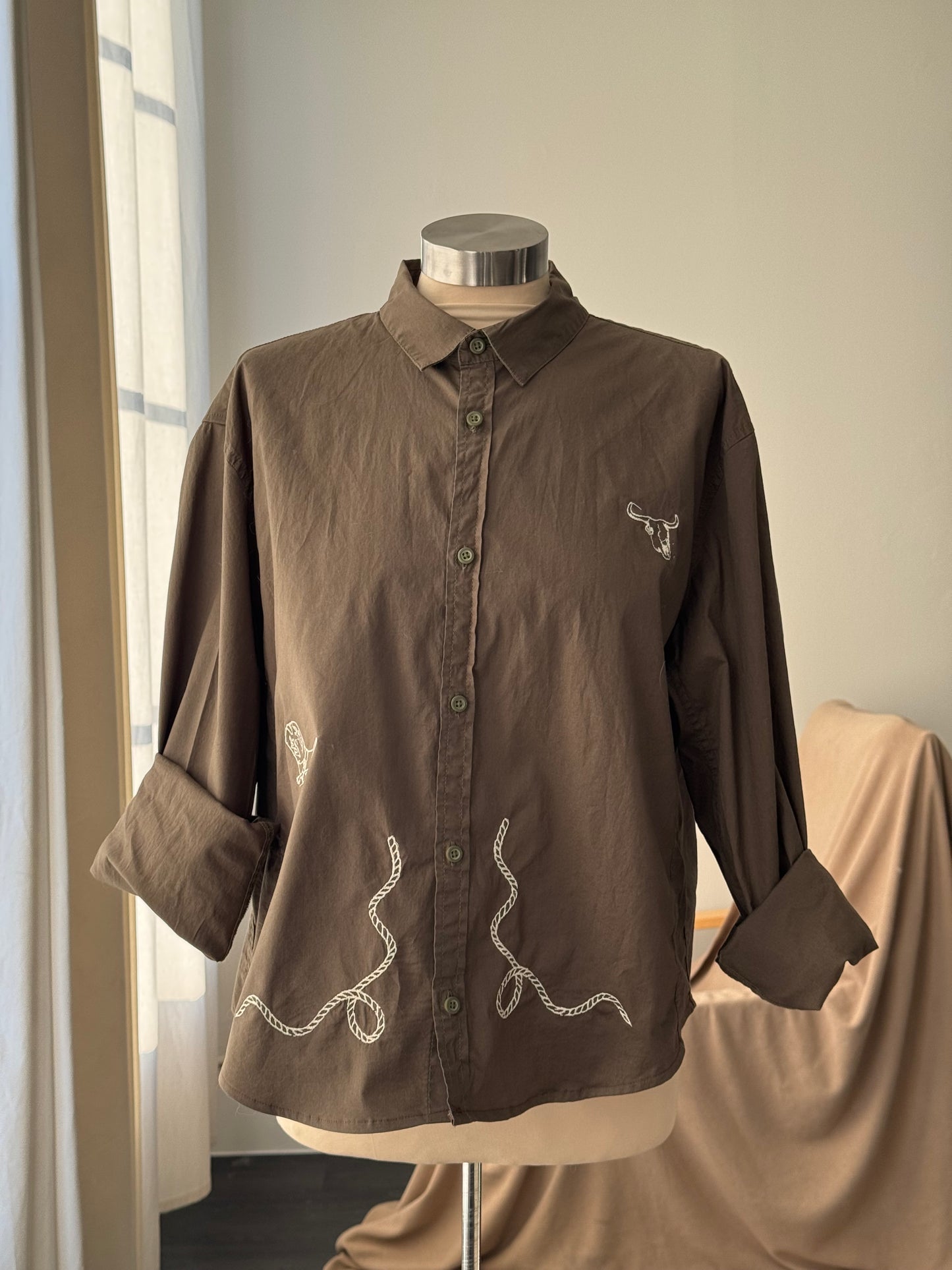 The Lawrence Handcrafted Sad Songs Cropped Button Down Long Sleeve In Army Olive Brown