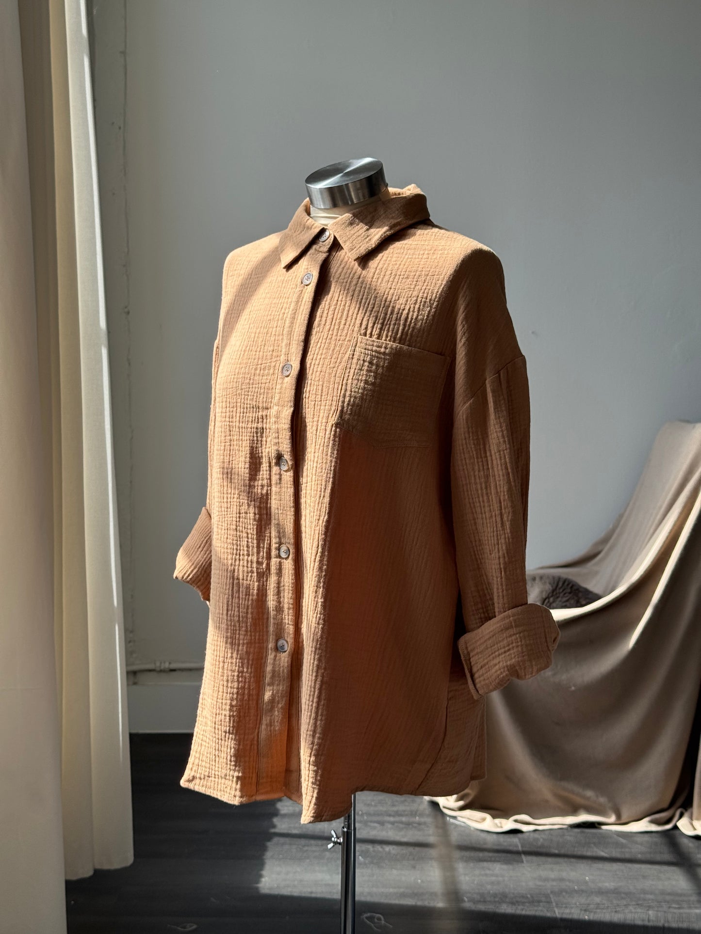 Trish Classic Cotton Boyfriend Button Down In Mocha