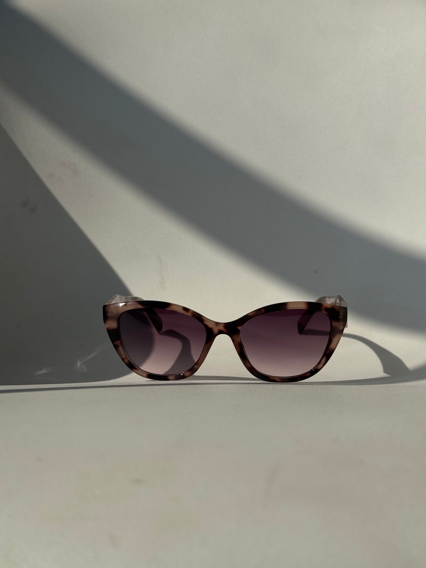 Abby Classic Cat Eye Sunglasses In Pink Tortoise