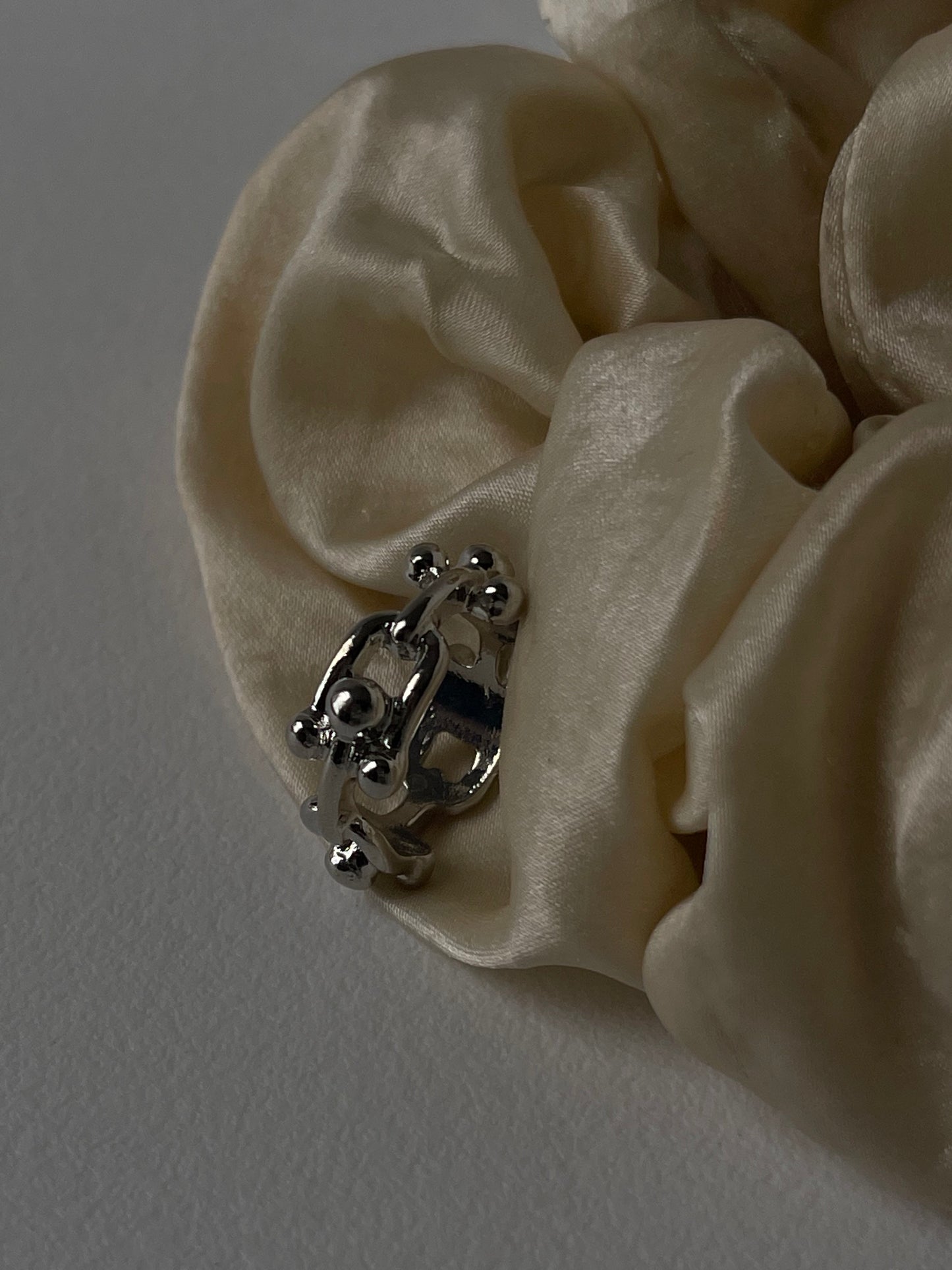 Sorrow Link Ring In Silver