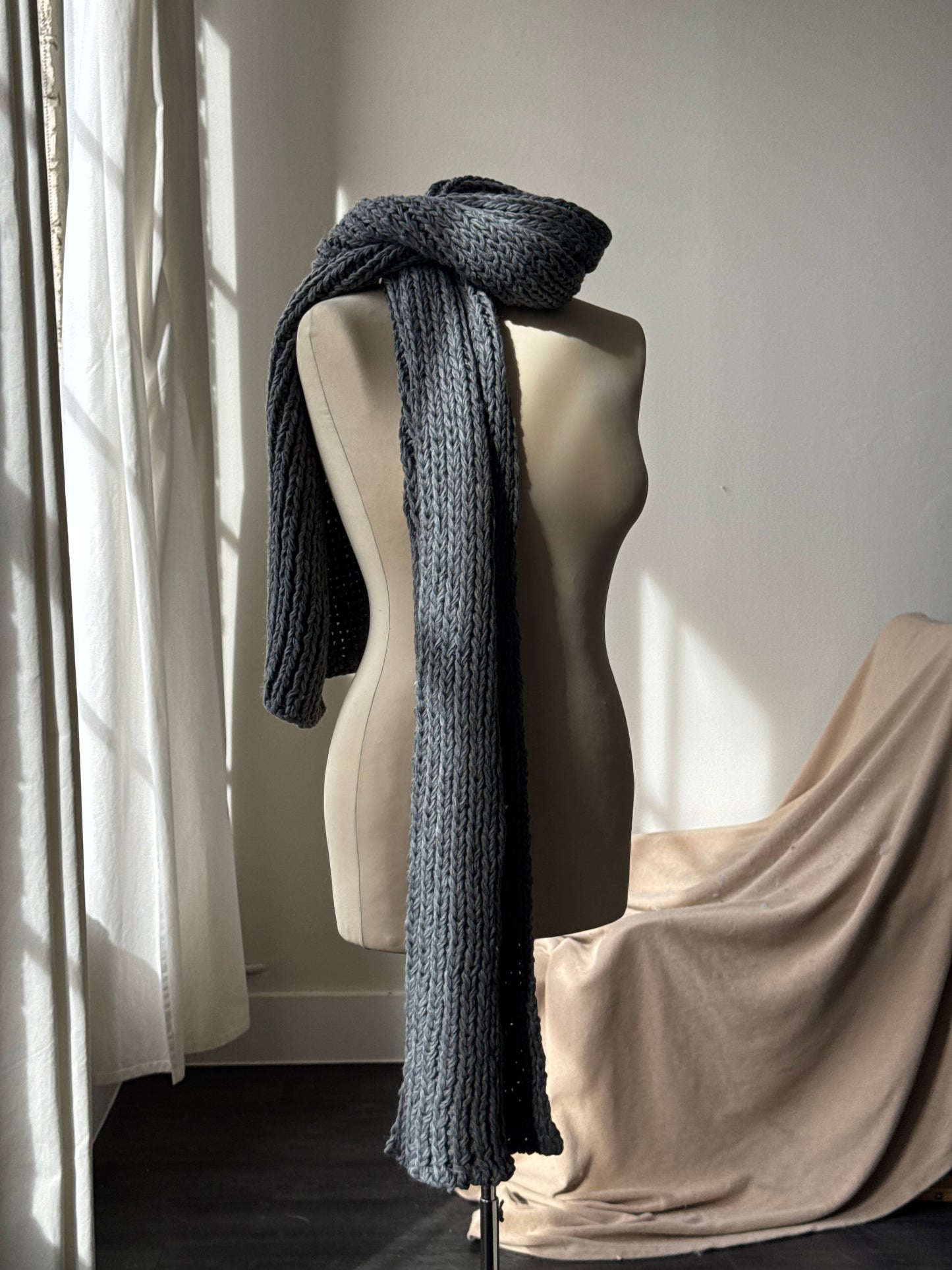 Ollie Classic Knit Ultra Soft ScarfIn Charcoal