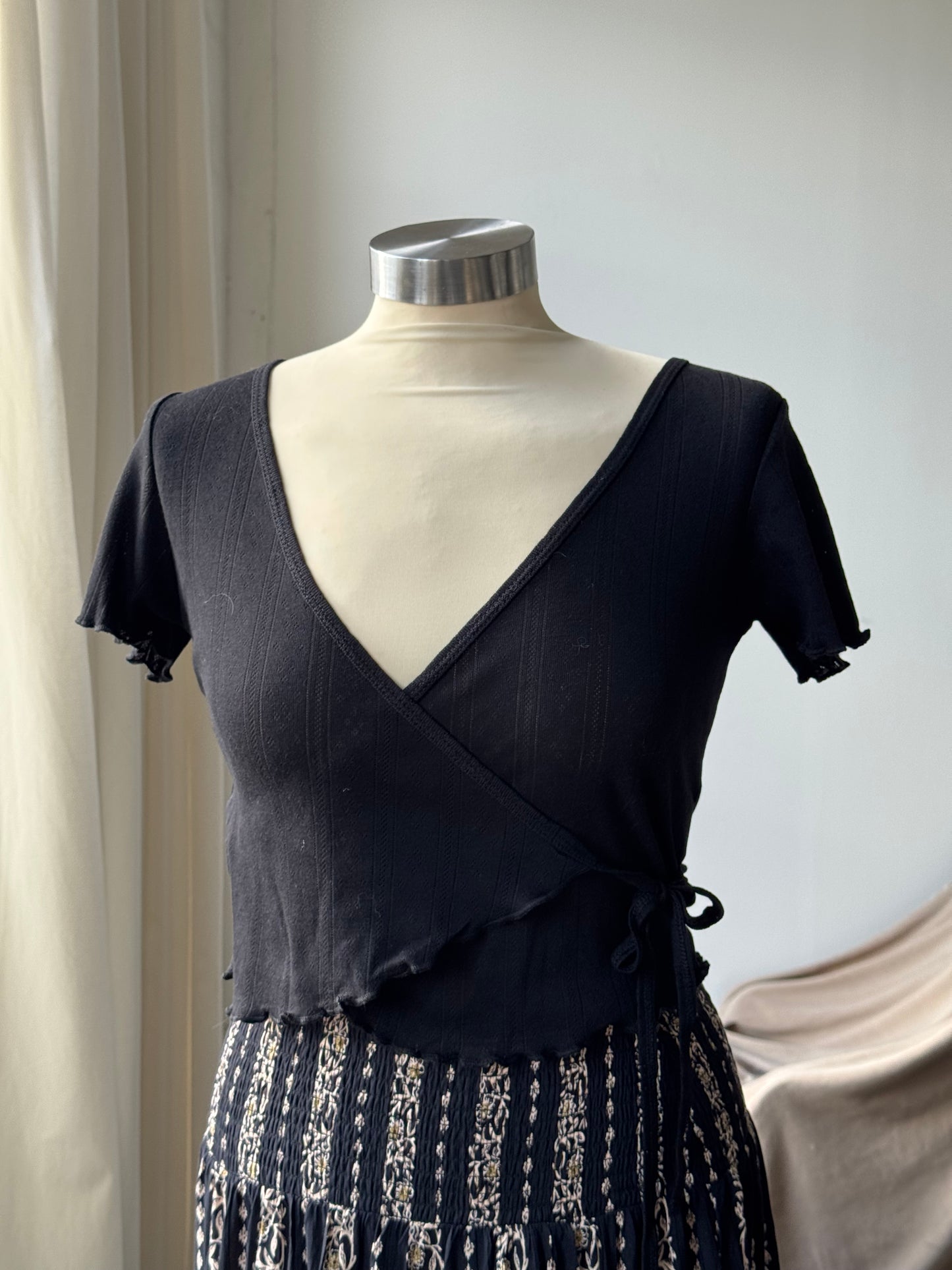 Alice 90s Style Cotton Lettuce Wrap Top In Black