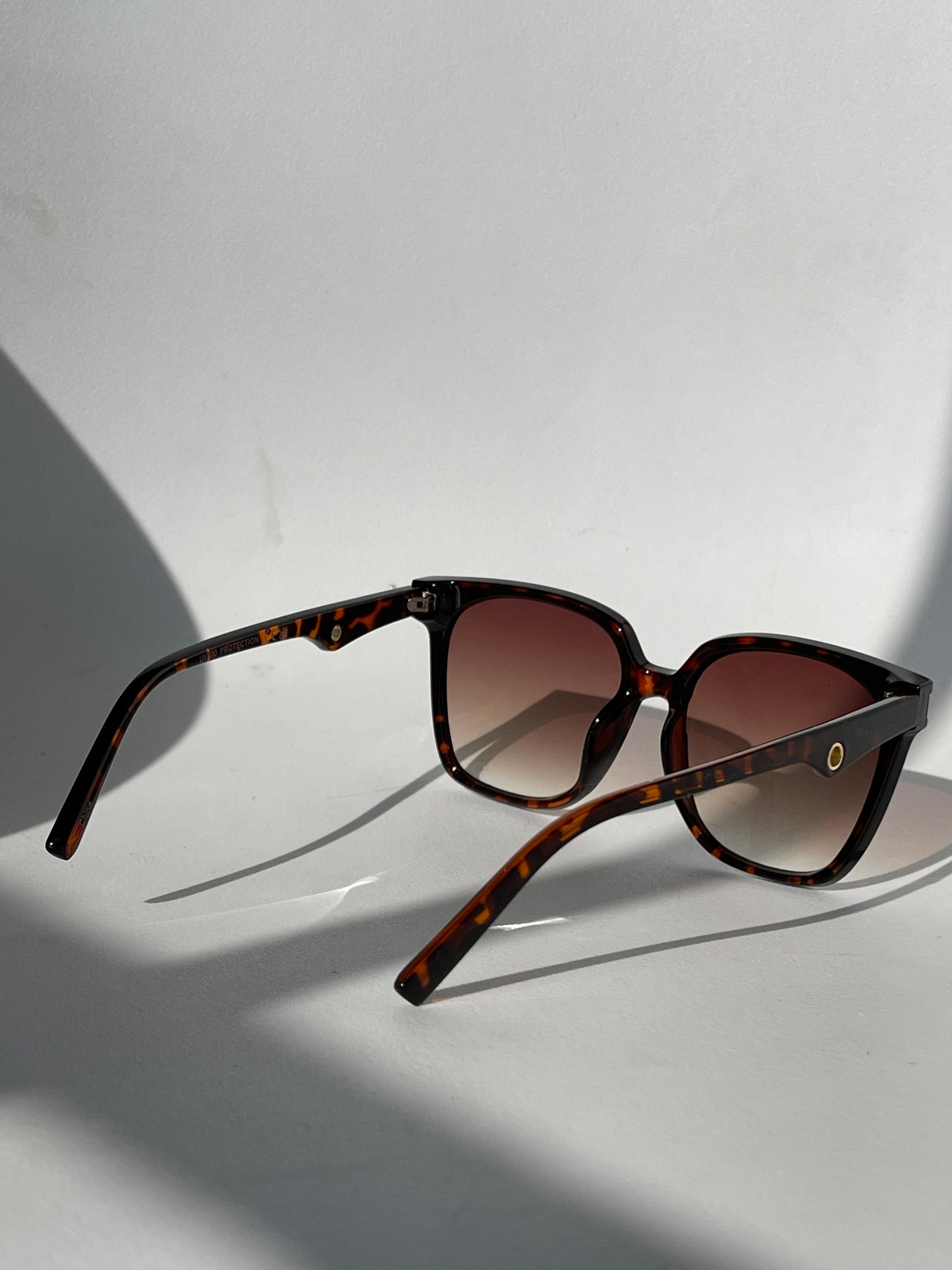 Susan Double Stud 70s Style Sunglasses In Tortoise