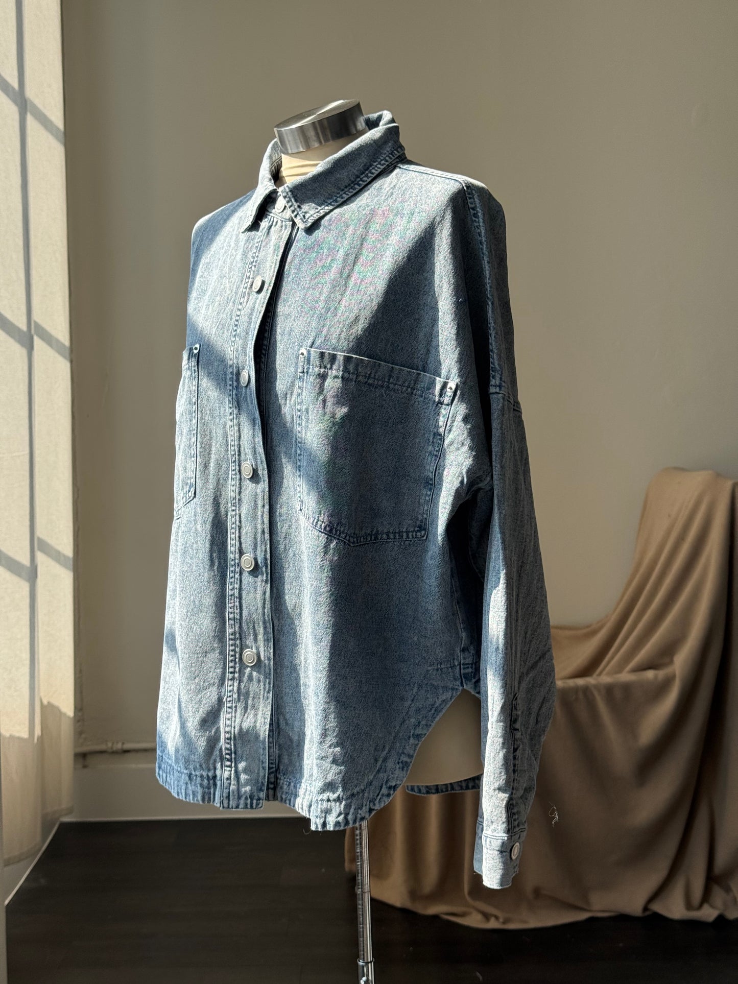Lois Cotton Acid Wash Shacket In Vintage Denim