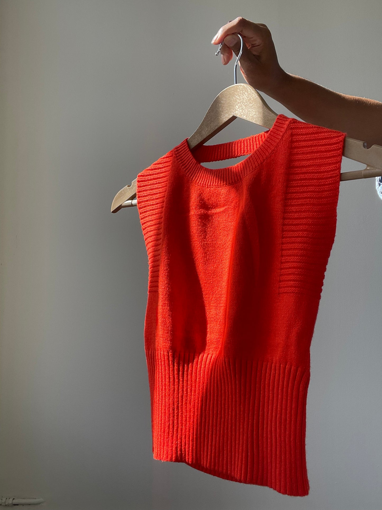 Chelsea Open Back Cropped Sweater Vest In Electric Cherry