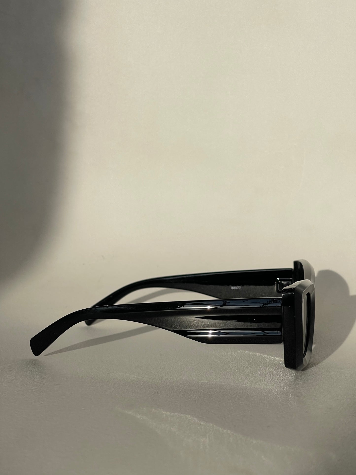 Paisley Retro Cut Sunglasses In Black