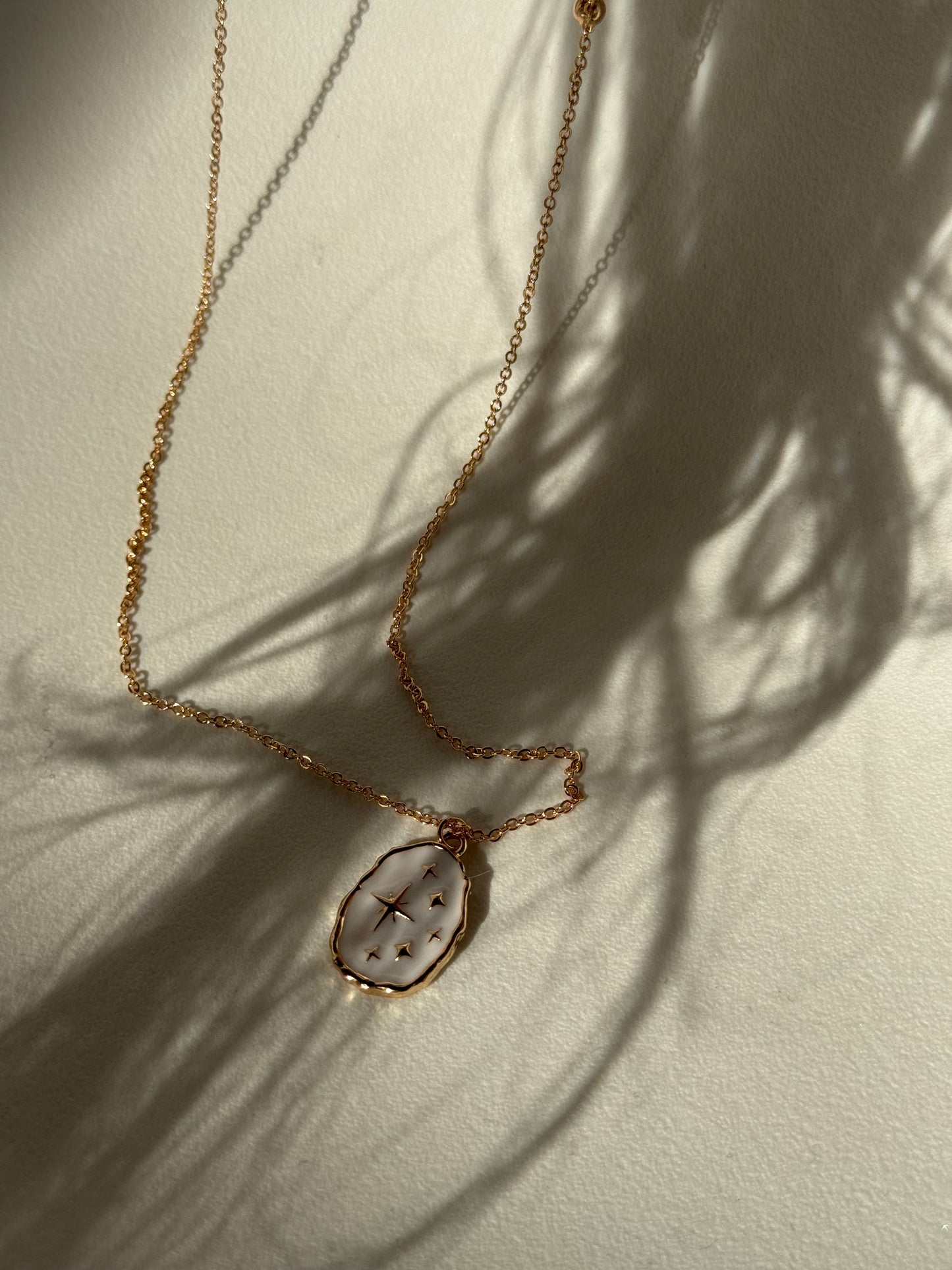 Organic Gold Rim Texas Stars Necklace In Ivory Gold