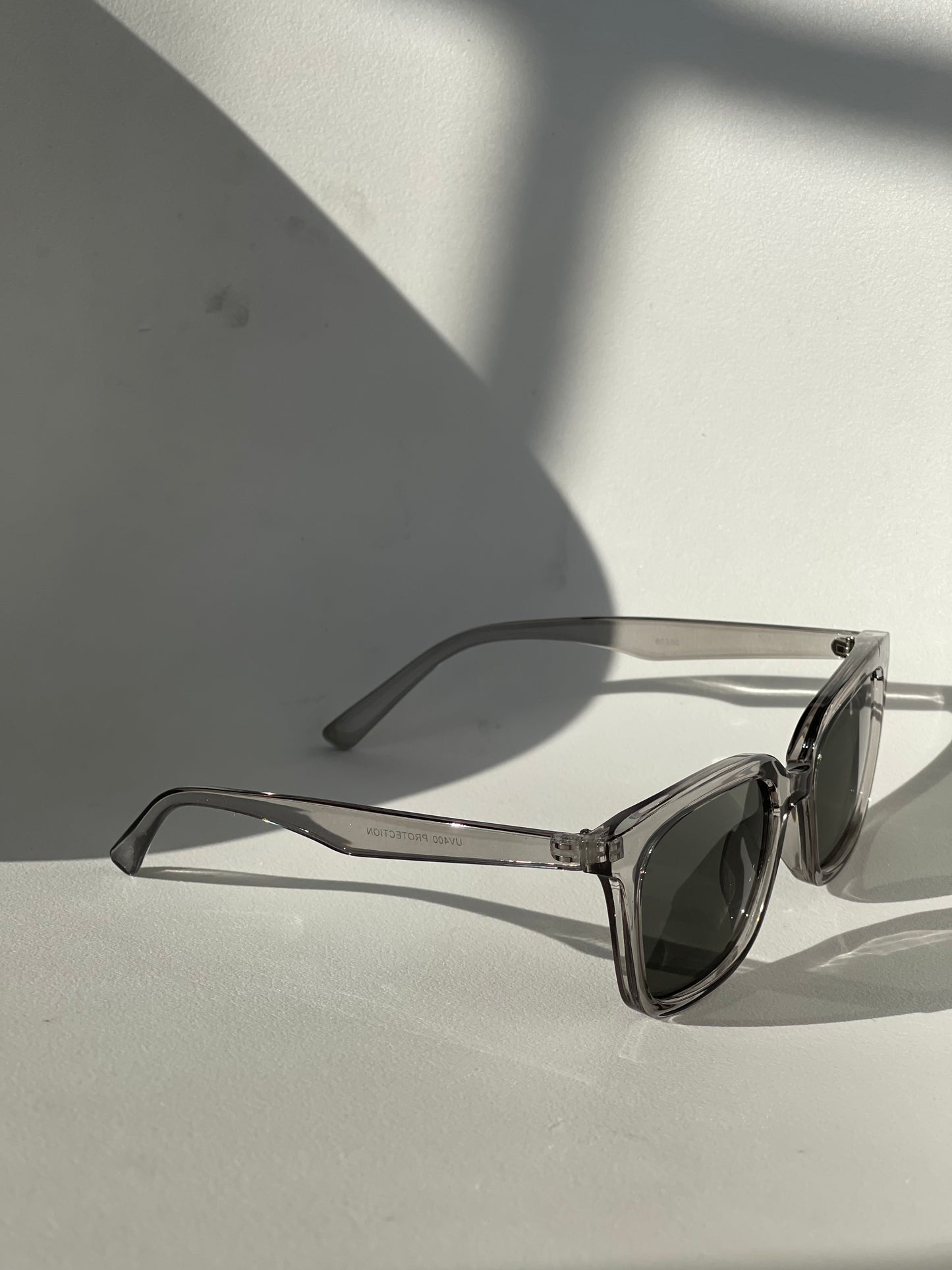 Caige Classic Sunglasses In Grey
