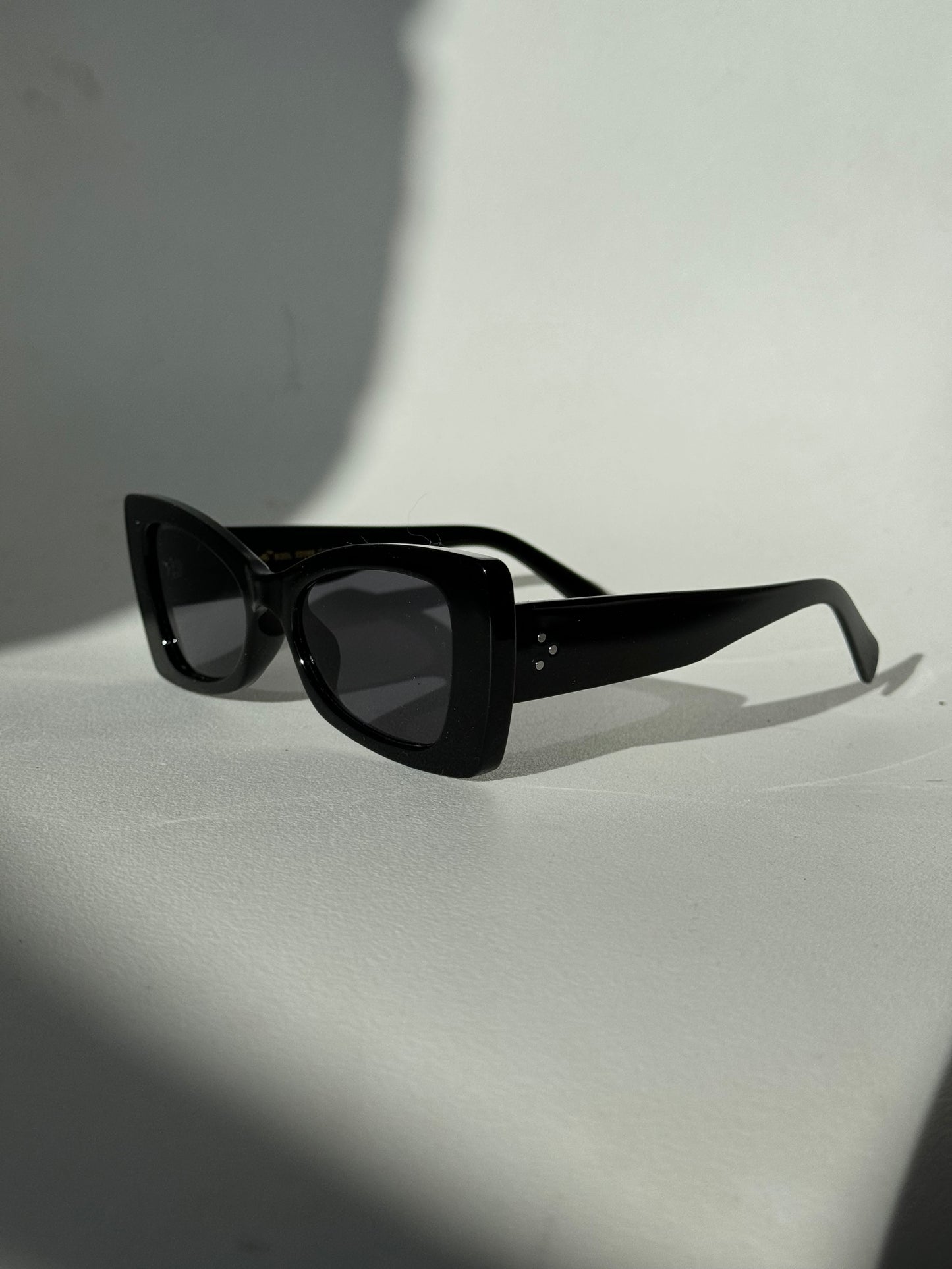 Merrill Classic 60s Style Sunglasses In Black