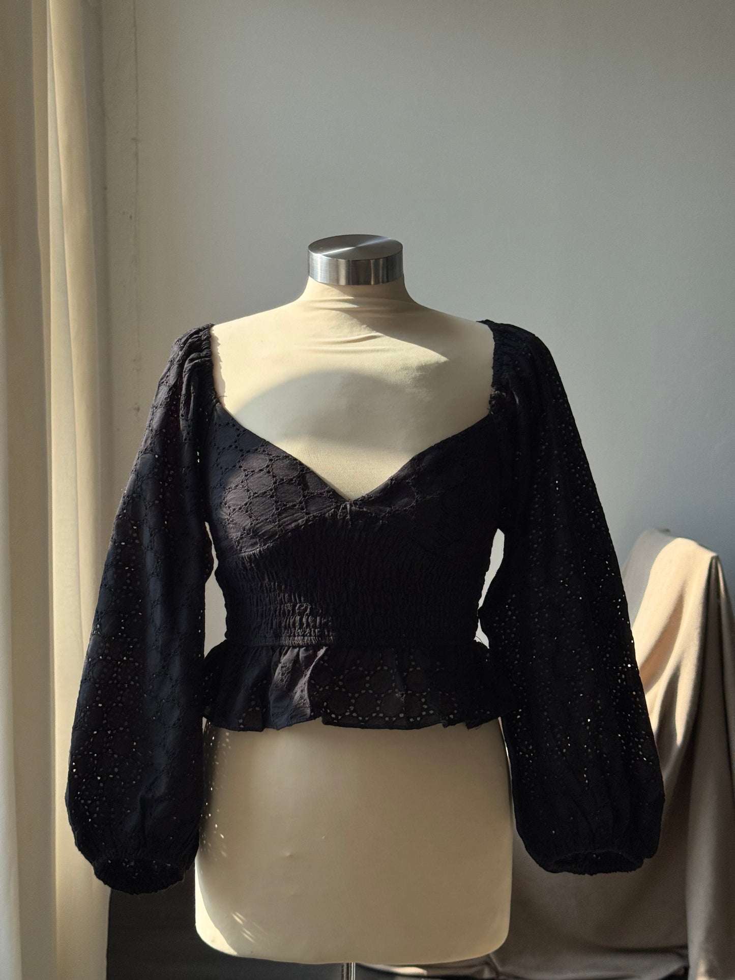 Carmen Cotton Eyelet Balloon Sleeve Crop Top In Black