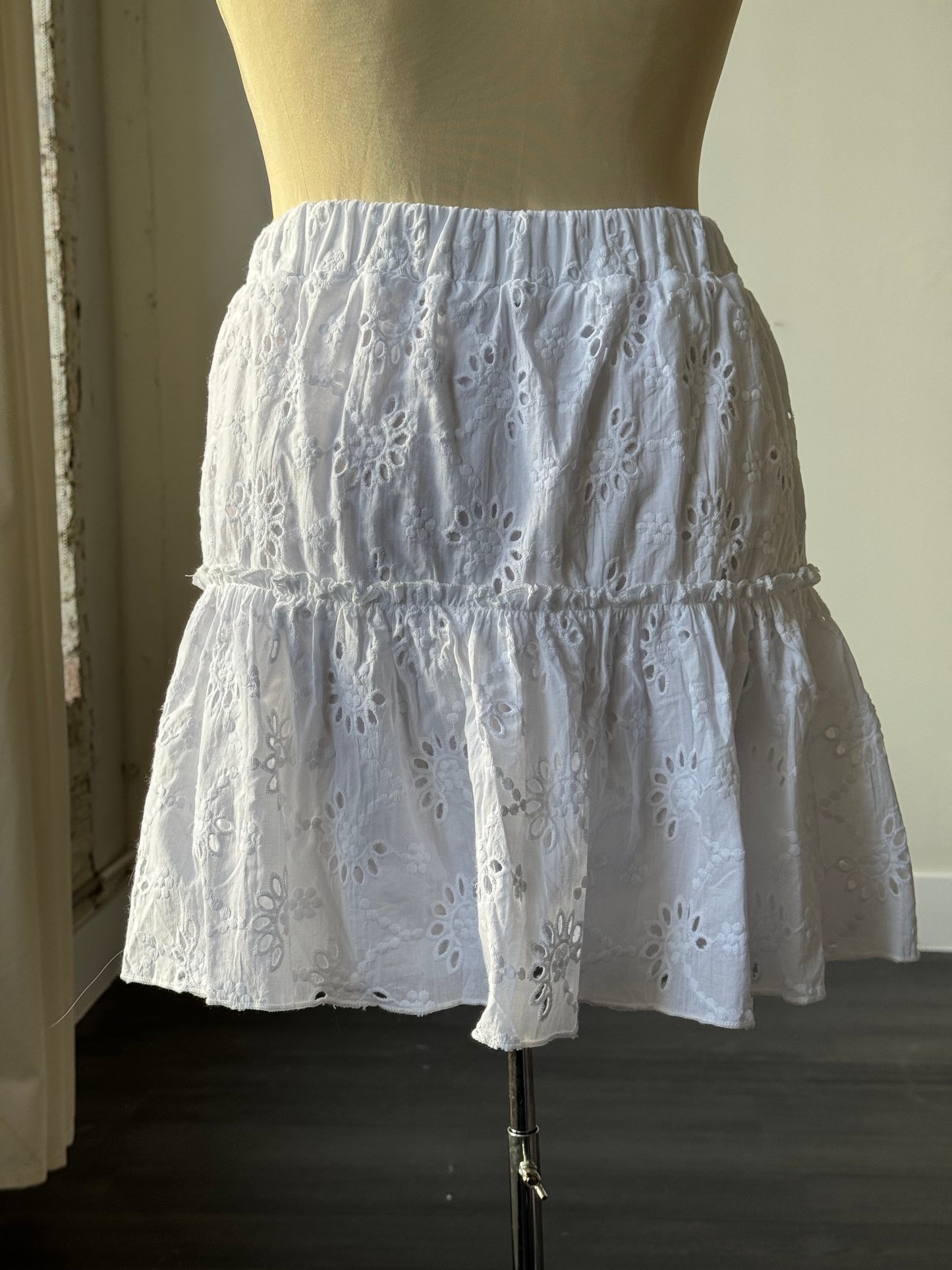 Fluorine Cotton Eyelet Tiered Skirt In White