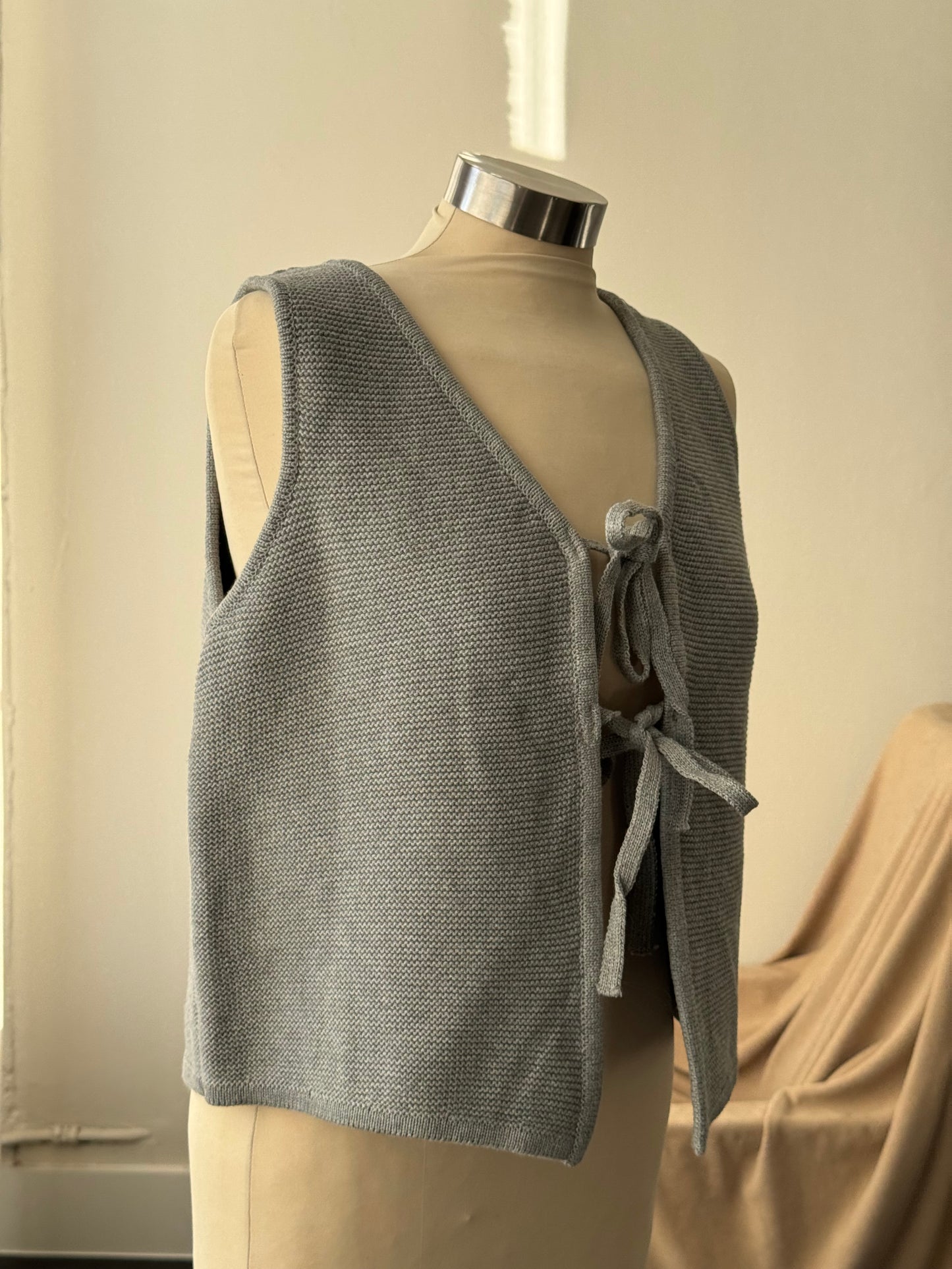 Nancy Cotton Tie Front Vest In Grey