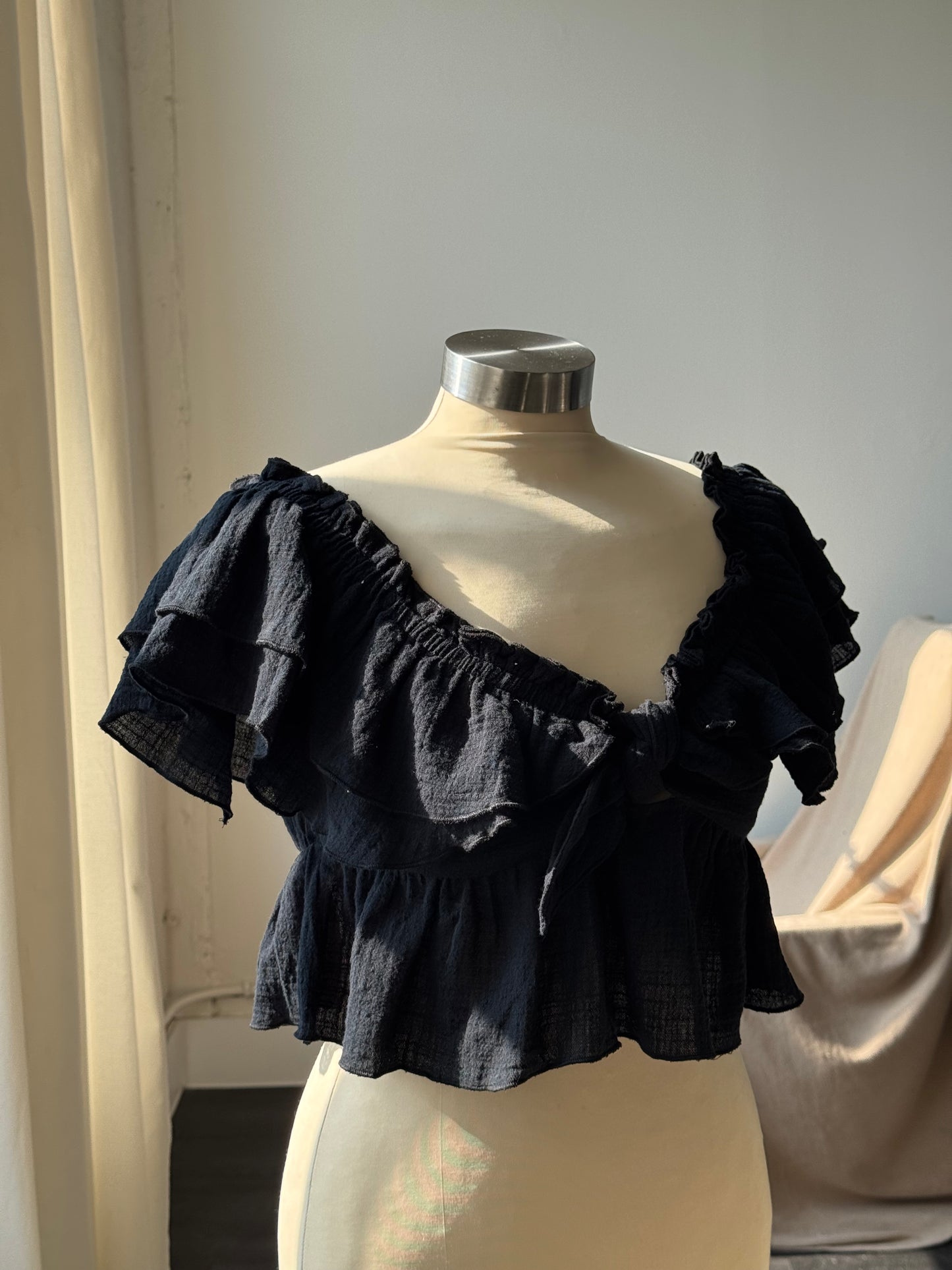 Helena Cotton Ruffle Cropped Top In Black