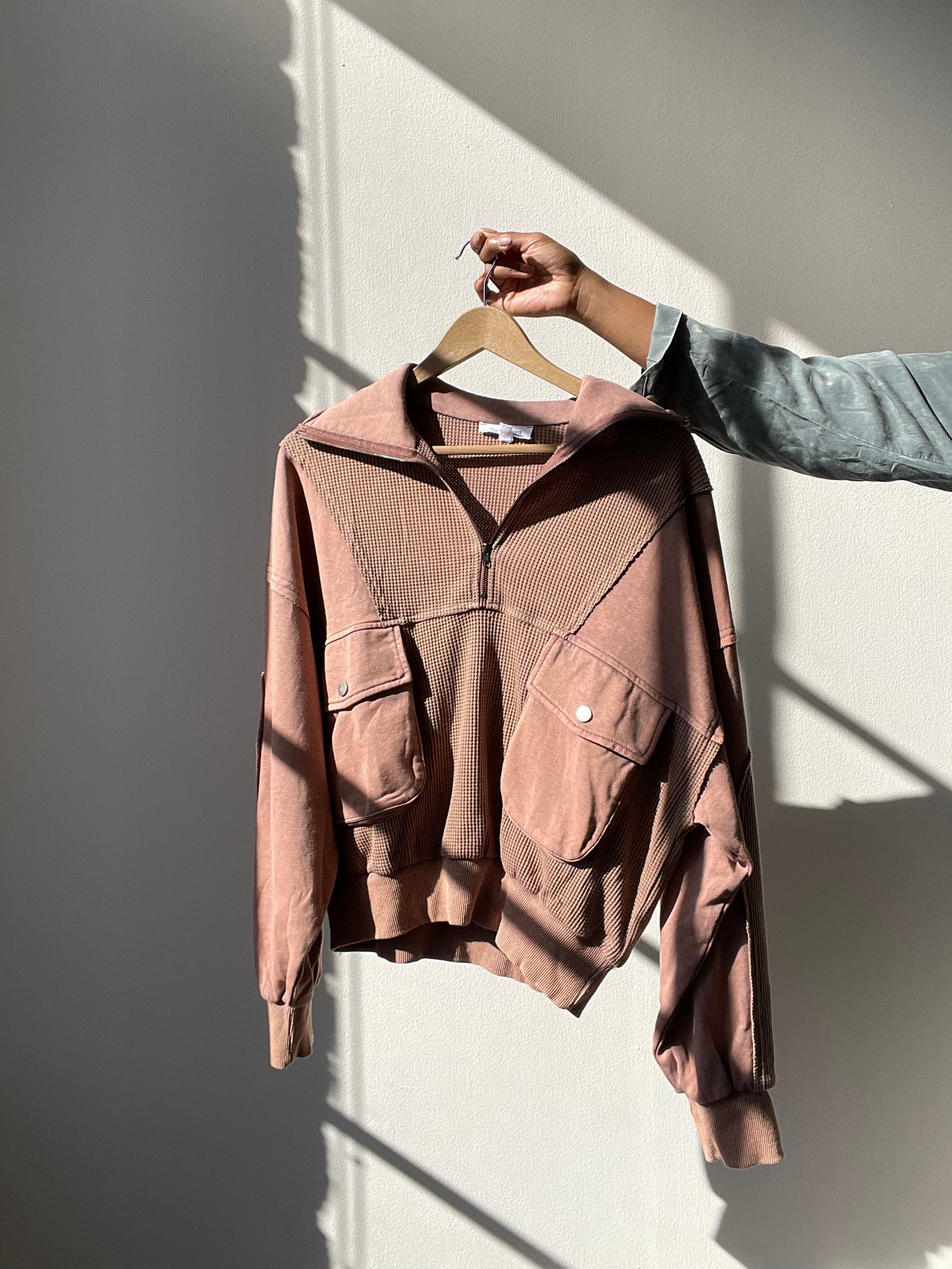 Sailor Cotton Dad Funnel Neck Utility Lightweight Pullover In Mocha 