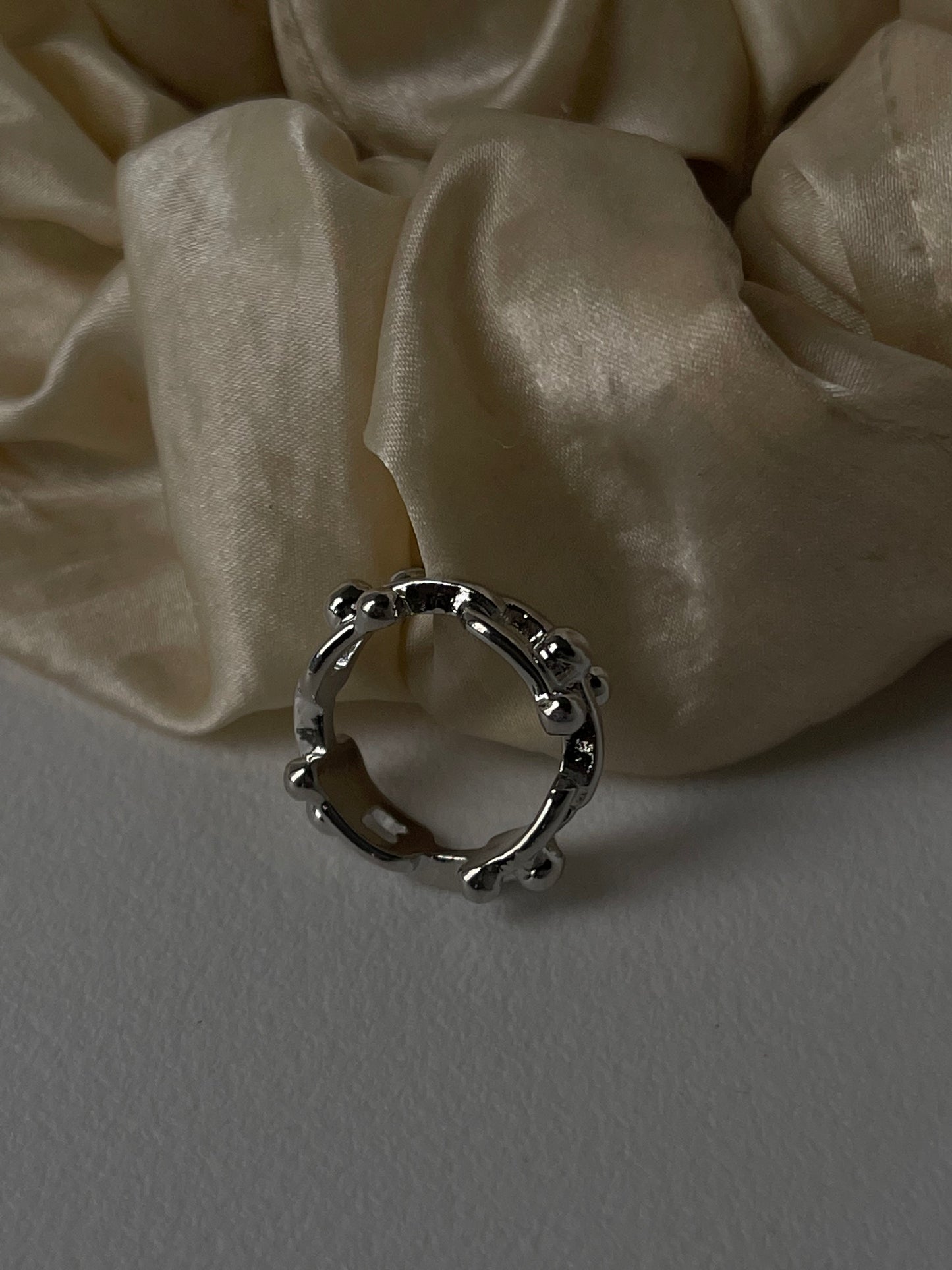 Sorrow Link Ring In Silver