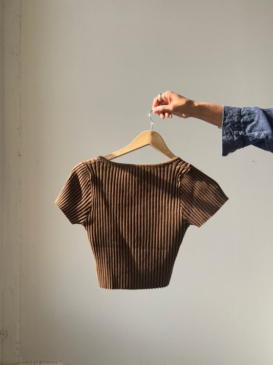 Nancy Cotton Ribbed Scoop Neck Cropped Baby Tee In Chocolate Brown