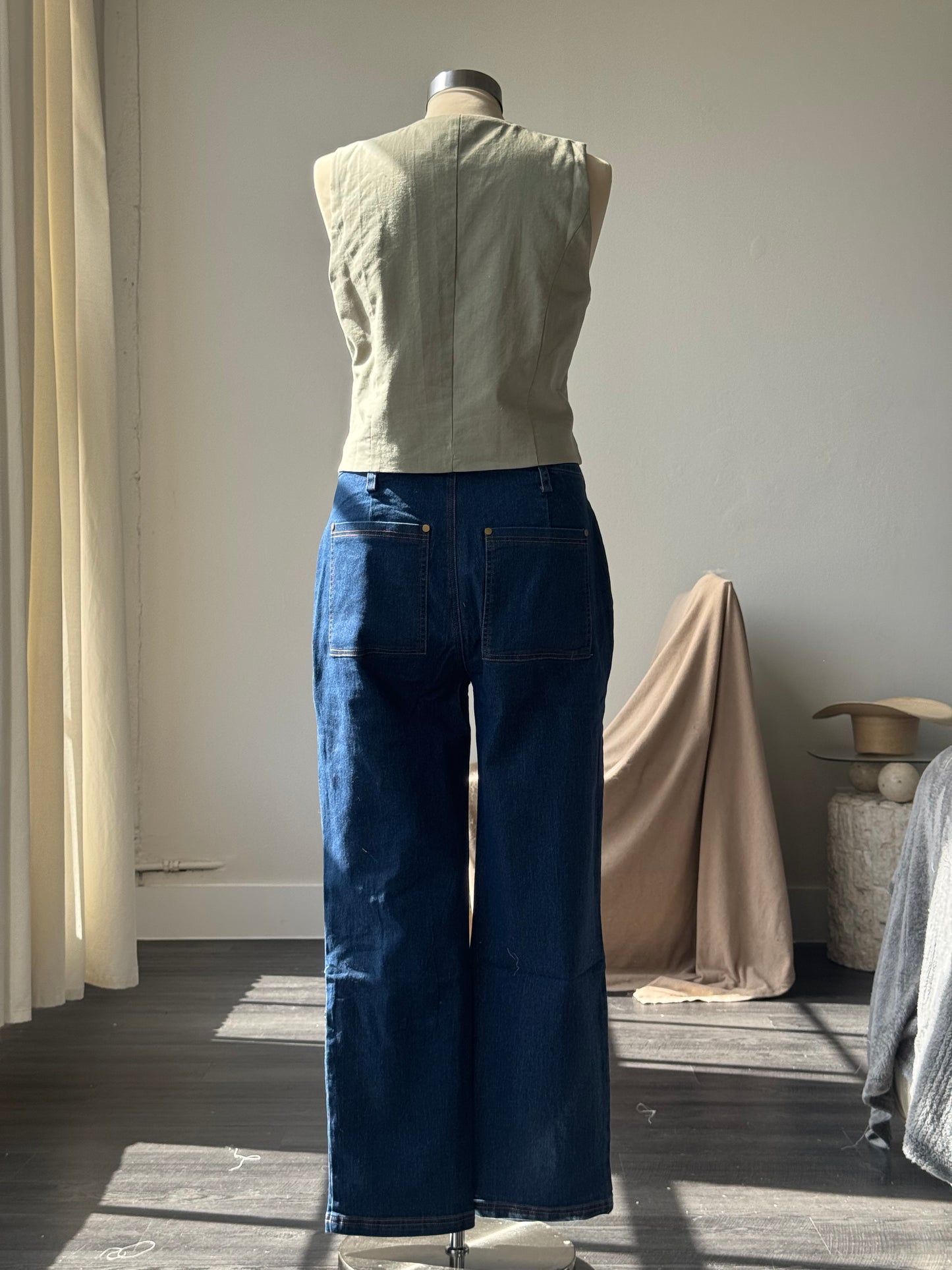 Caleb Classic Cowboy Straight Leg Jeans In Indigo