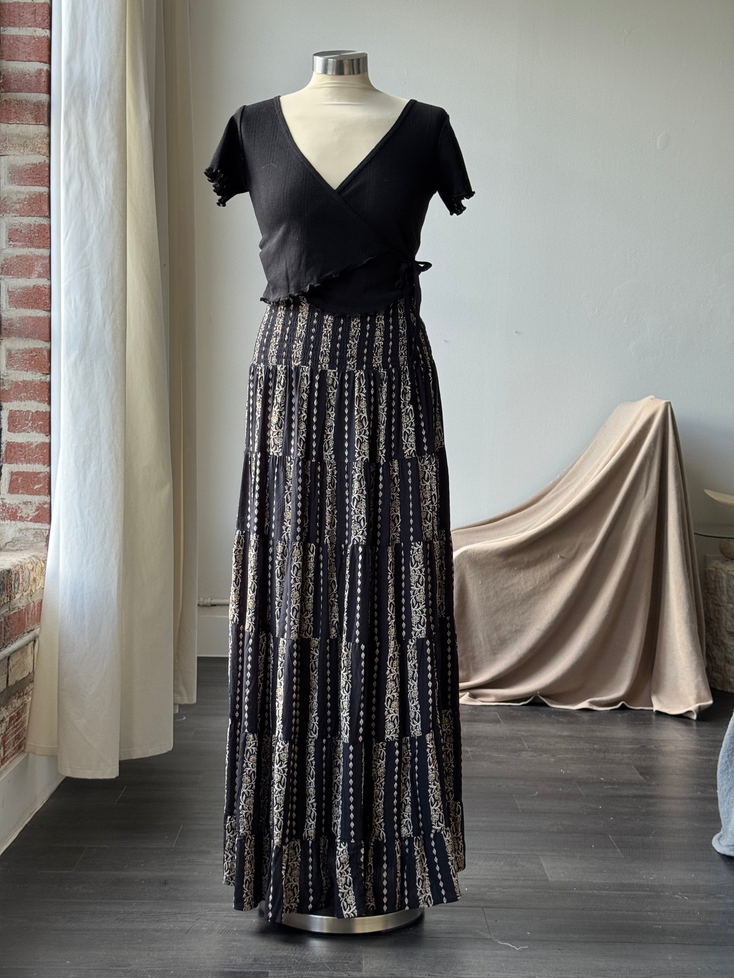 Sydney Classic Rouged Drop Waist Floral Maxi Skirt In Black