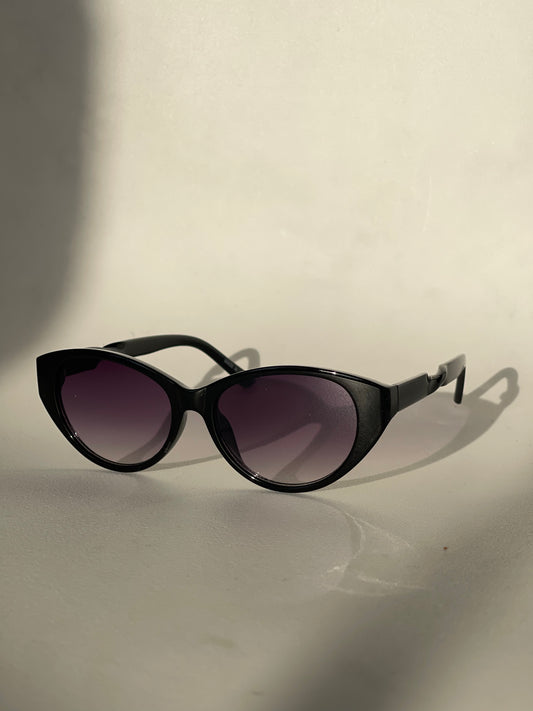Sherry Twisted Retro Sunglasses In Hombre Black