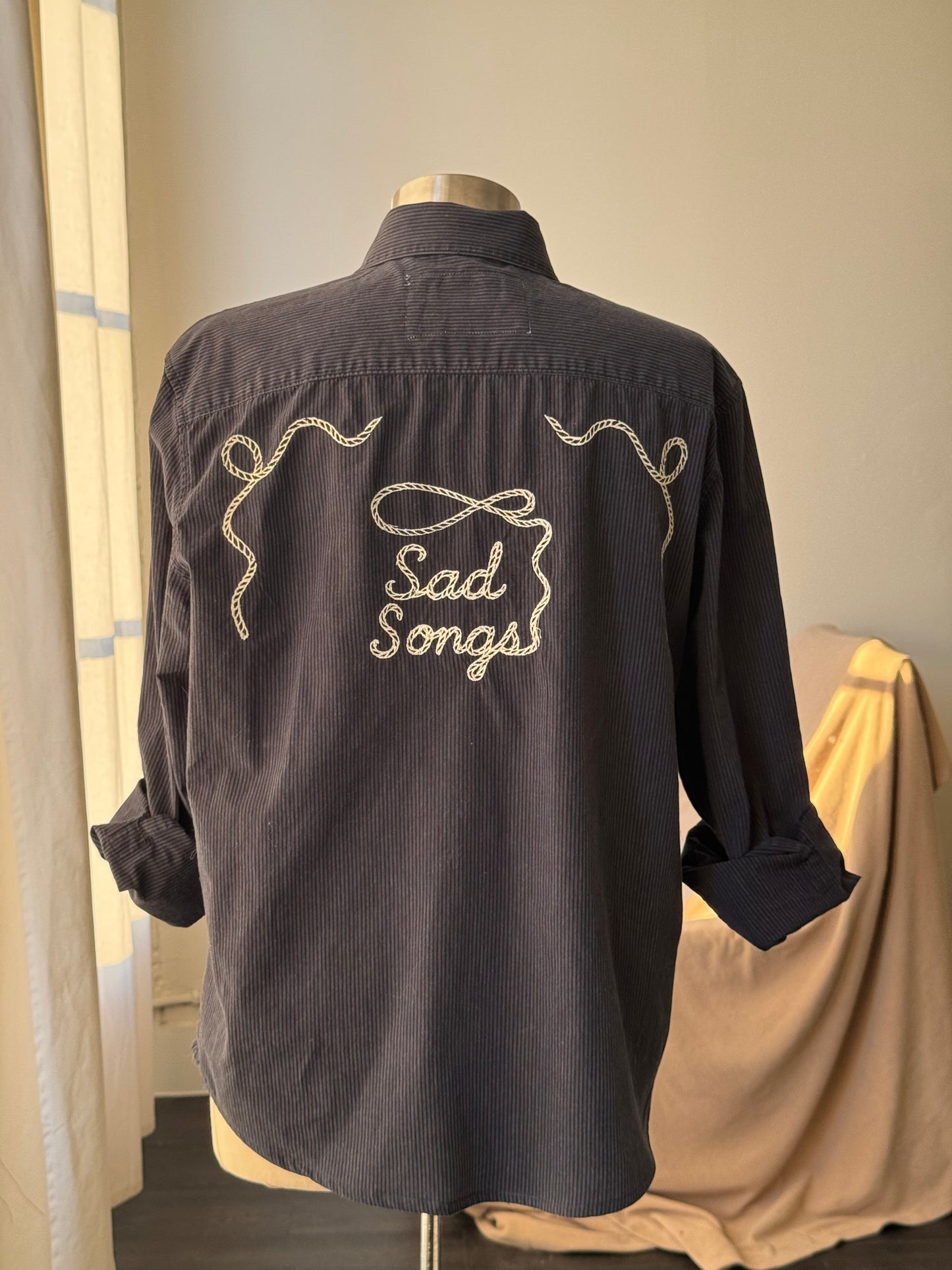 Lawrence Handcrafted Sad Songs Cropped Cotton Button Down Long Sleeve In Pinstripe Midnight Navy