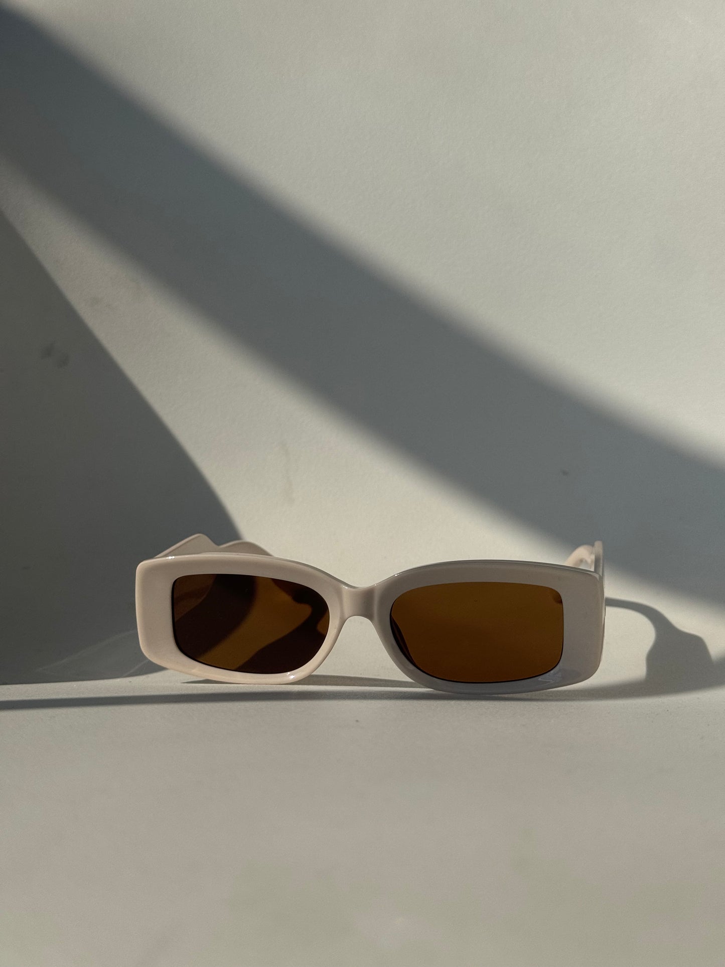 Shasta Square Double Stud Sunglasses In Cream