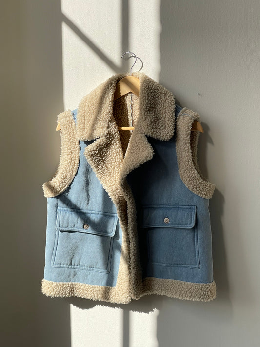 Otis Sherpa Lined Denim Vest In Vintage Blue