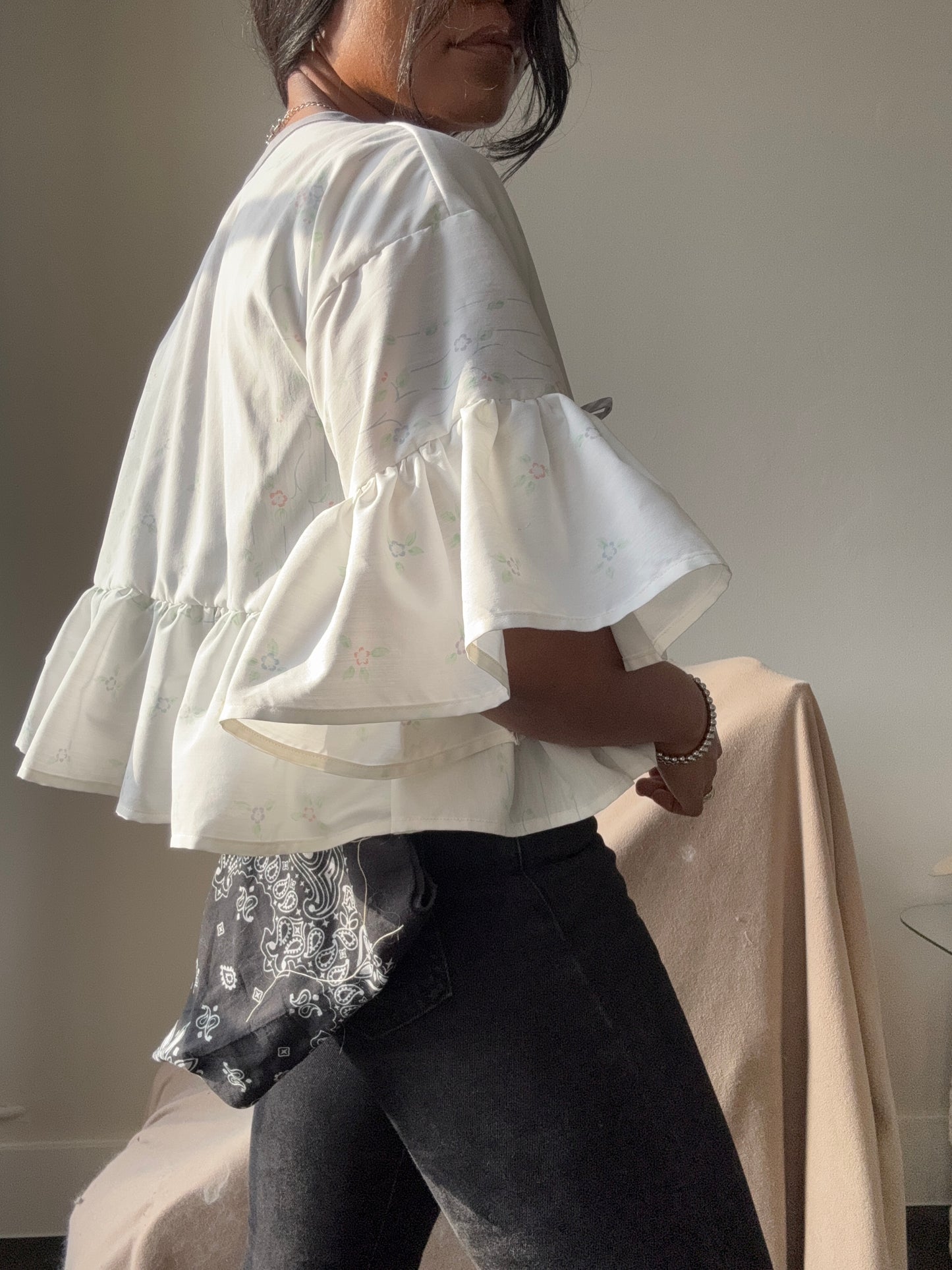 Joycie Vintage Cotton Handcrafted Ruffle Top In Daisies