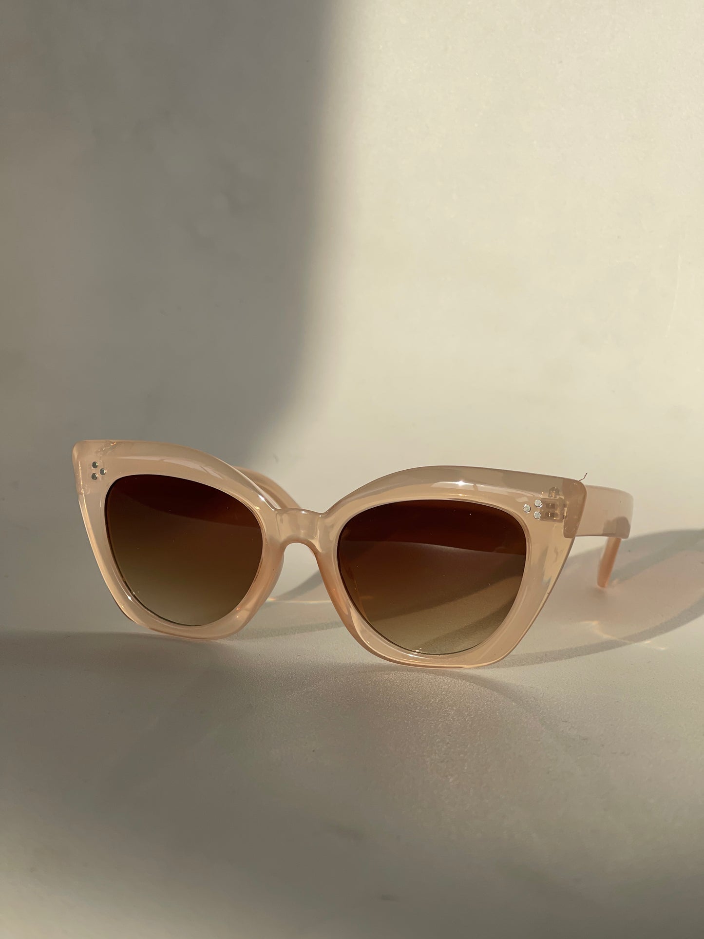 Charlie Triple Stud Cat Eye Sunglasses In Taupe
