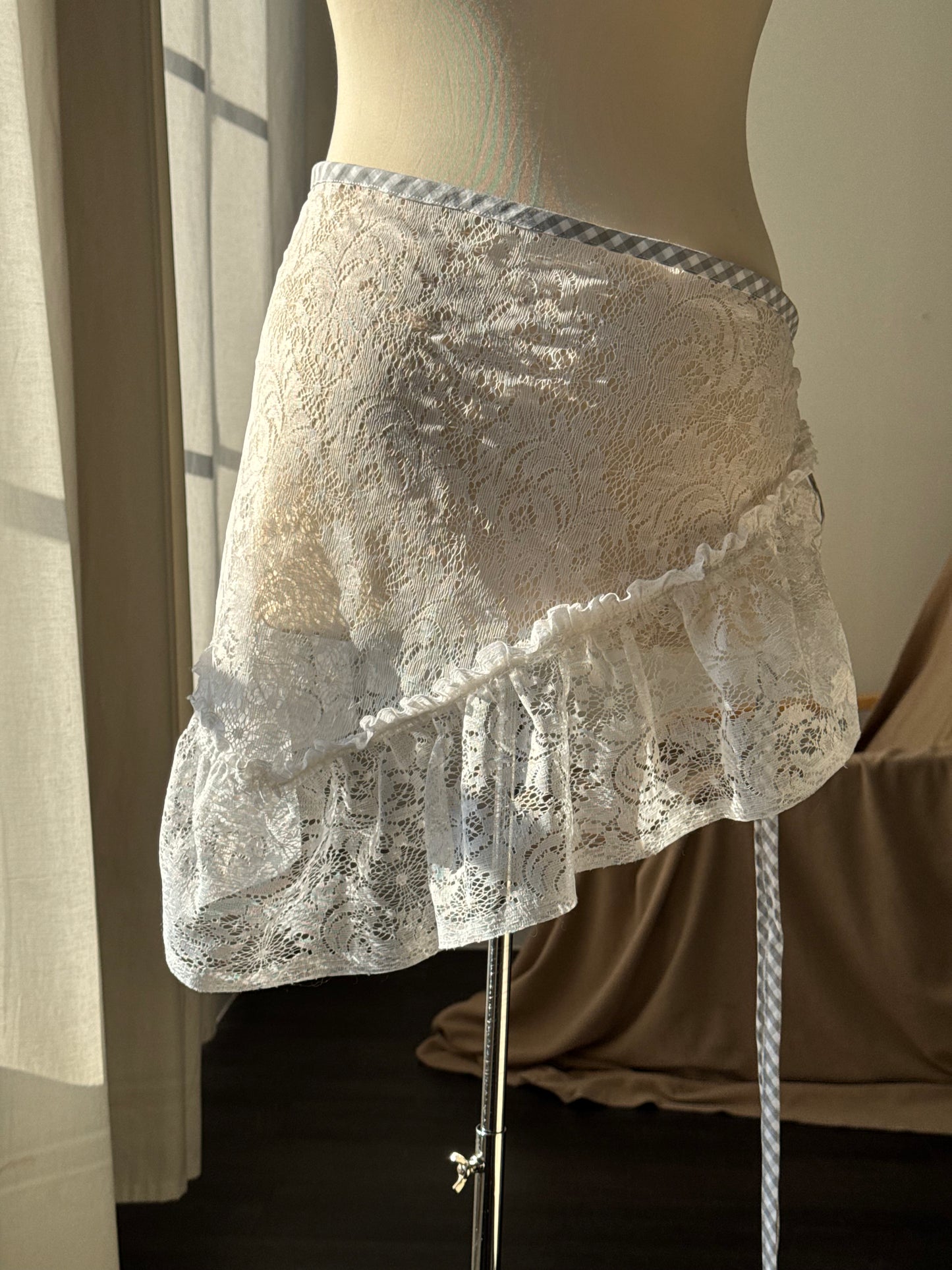 Verde Handcrafted Vintage Lace Ruffle Bandana Belt