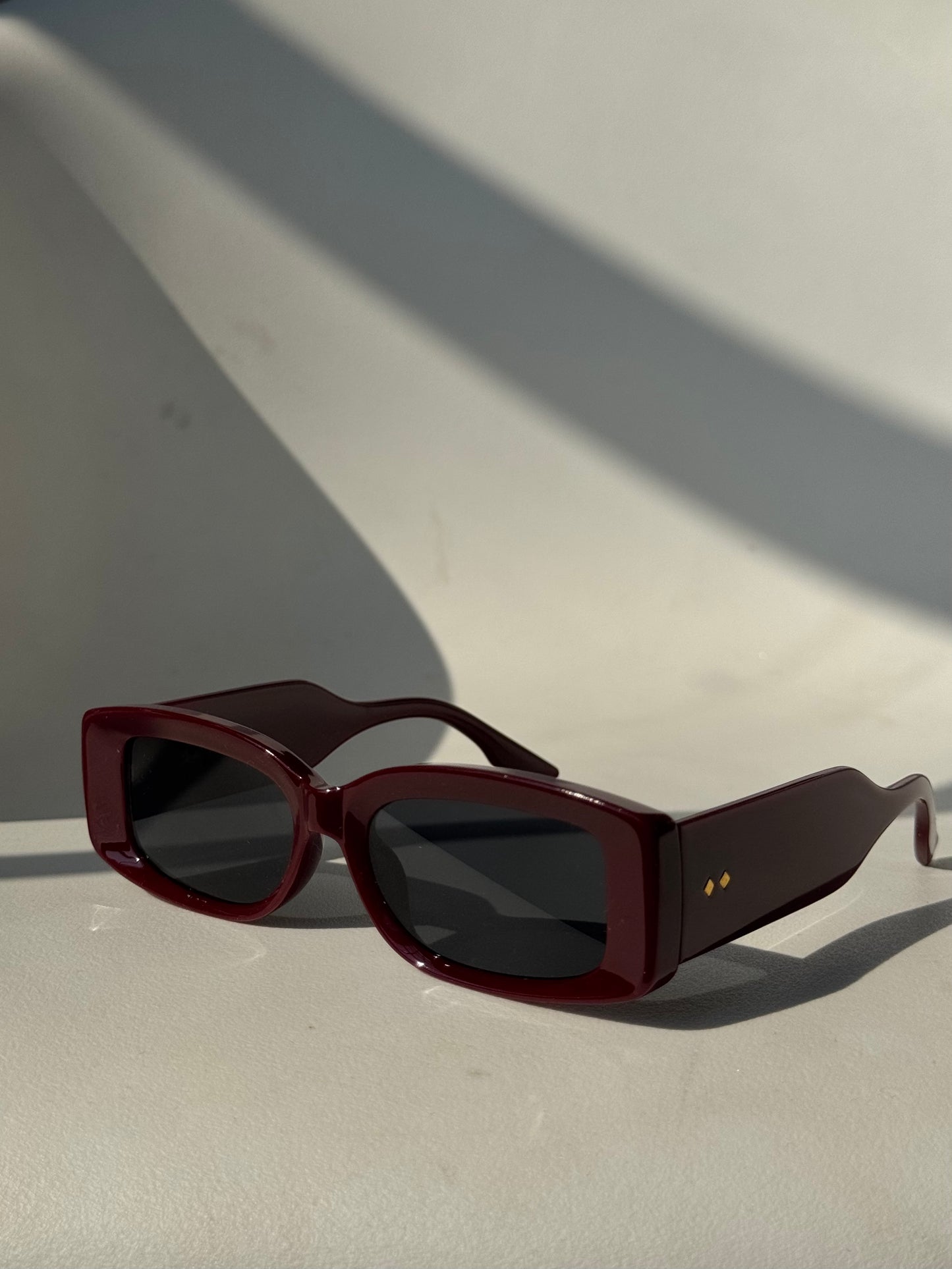 Shasta Square Double Stud Sunglasses In Blood Red