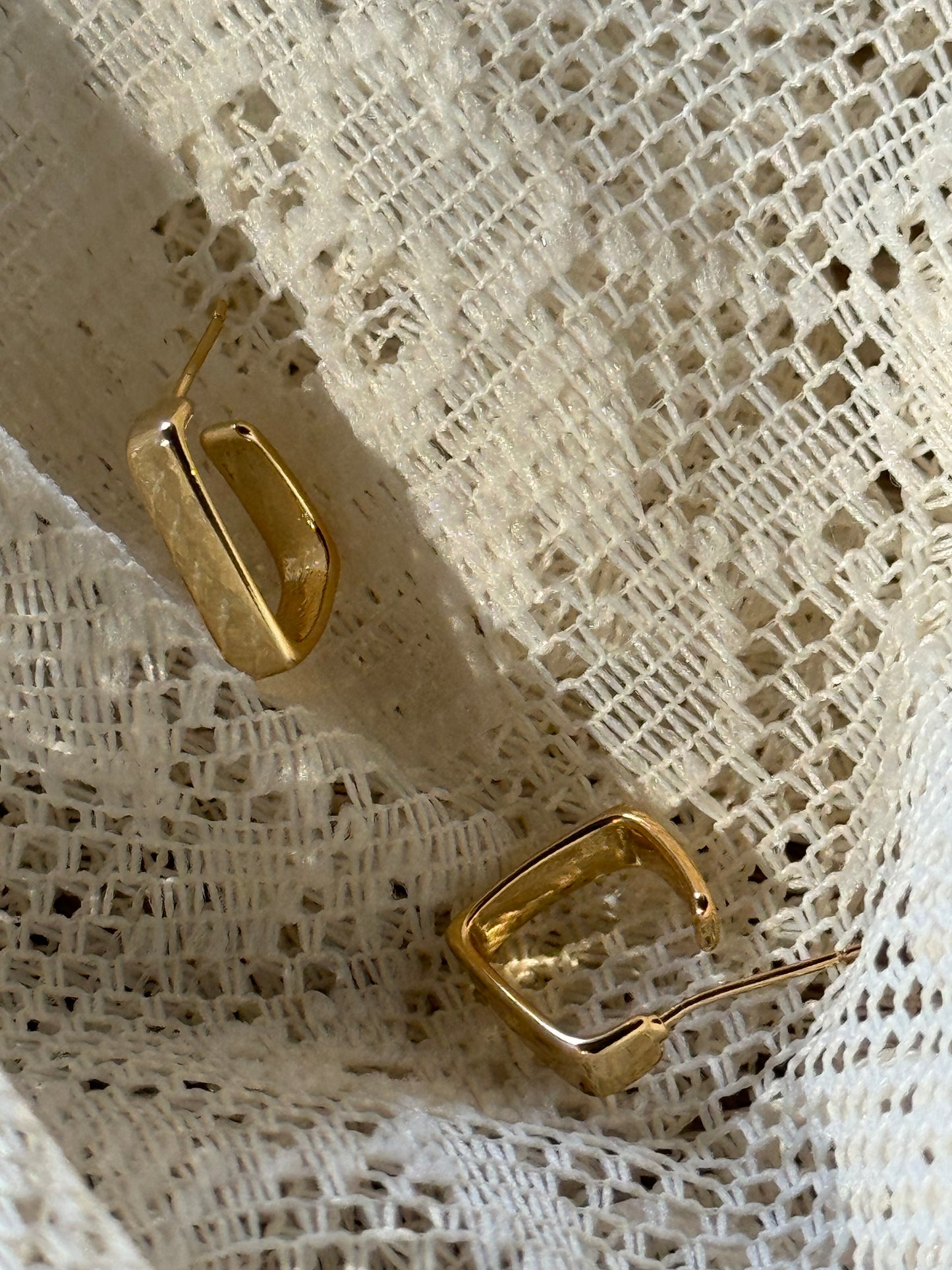 Henry Classic Square Hug Hoop Earring In Gold
