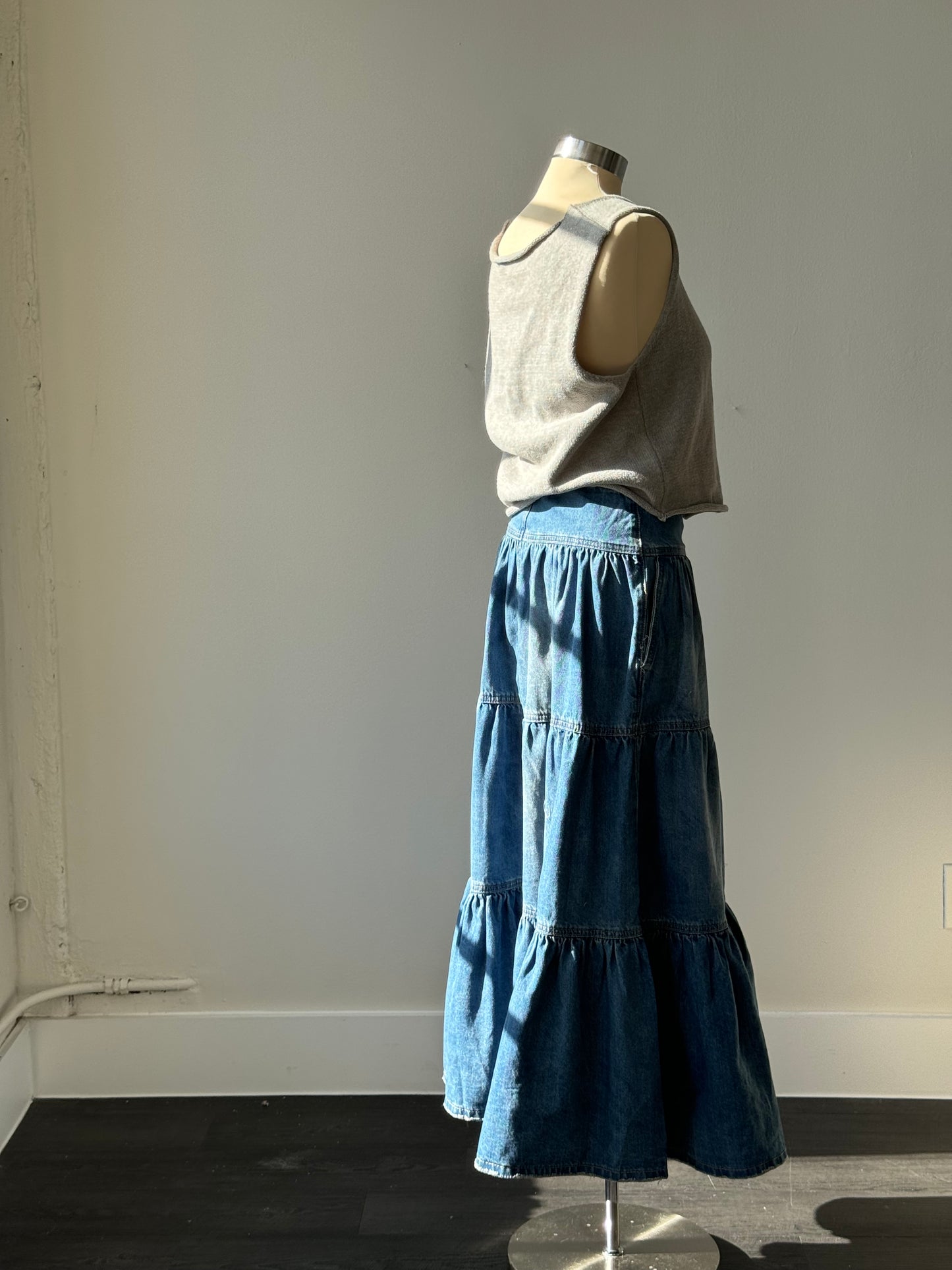 Dana Classic Tiered Midi Denim Skirt In Faded Indigo 