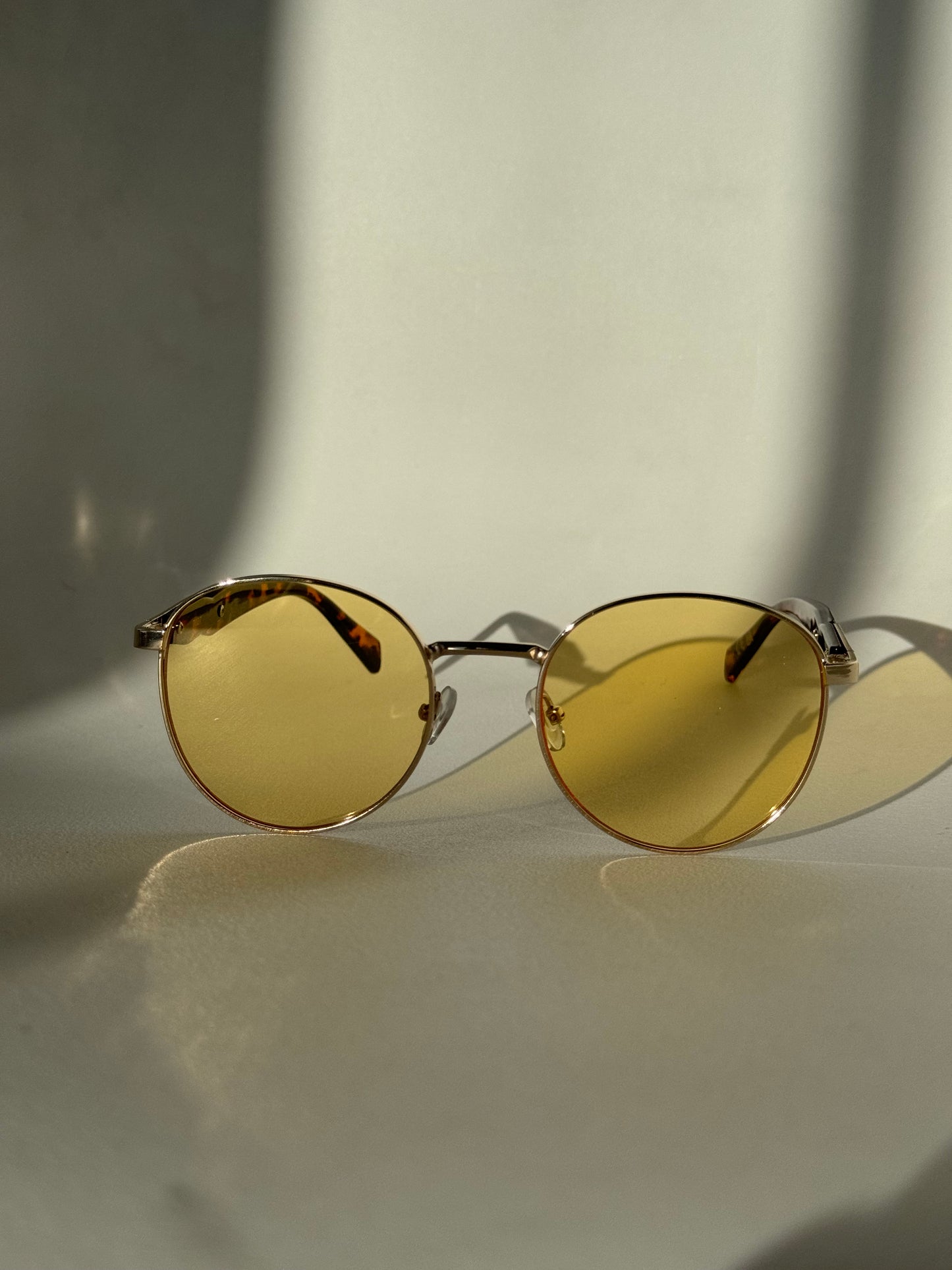 Davon Classic 80s Style Sunglasses In Lemon
