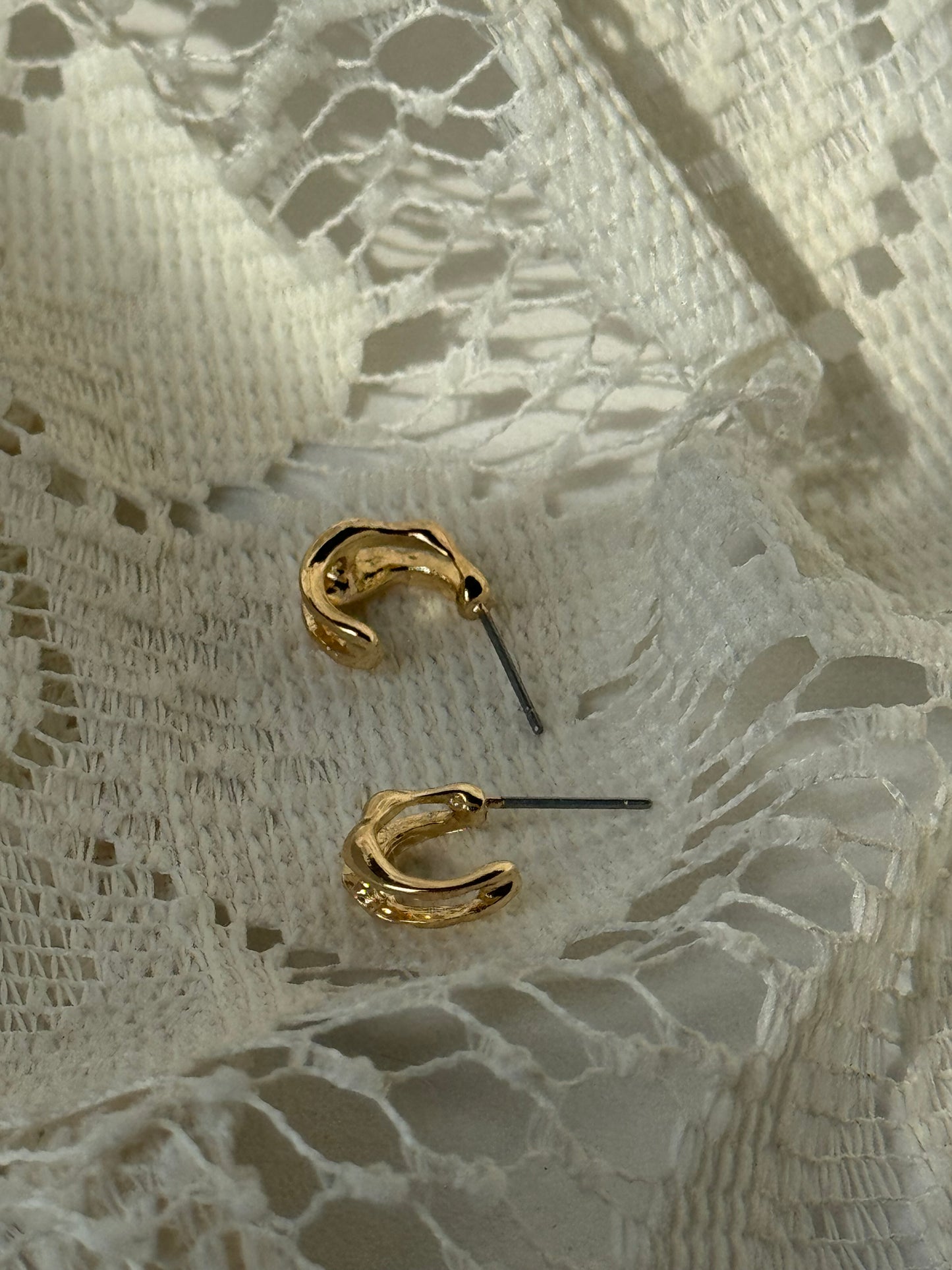 Maxwell Mini Organic Crum Hoop Earring In Gold