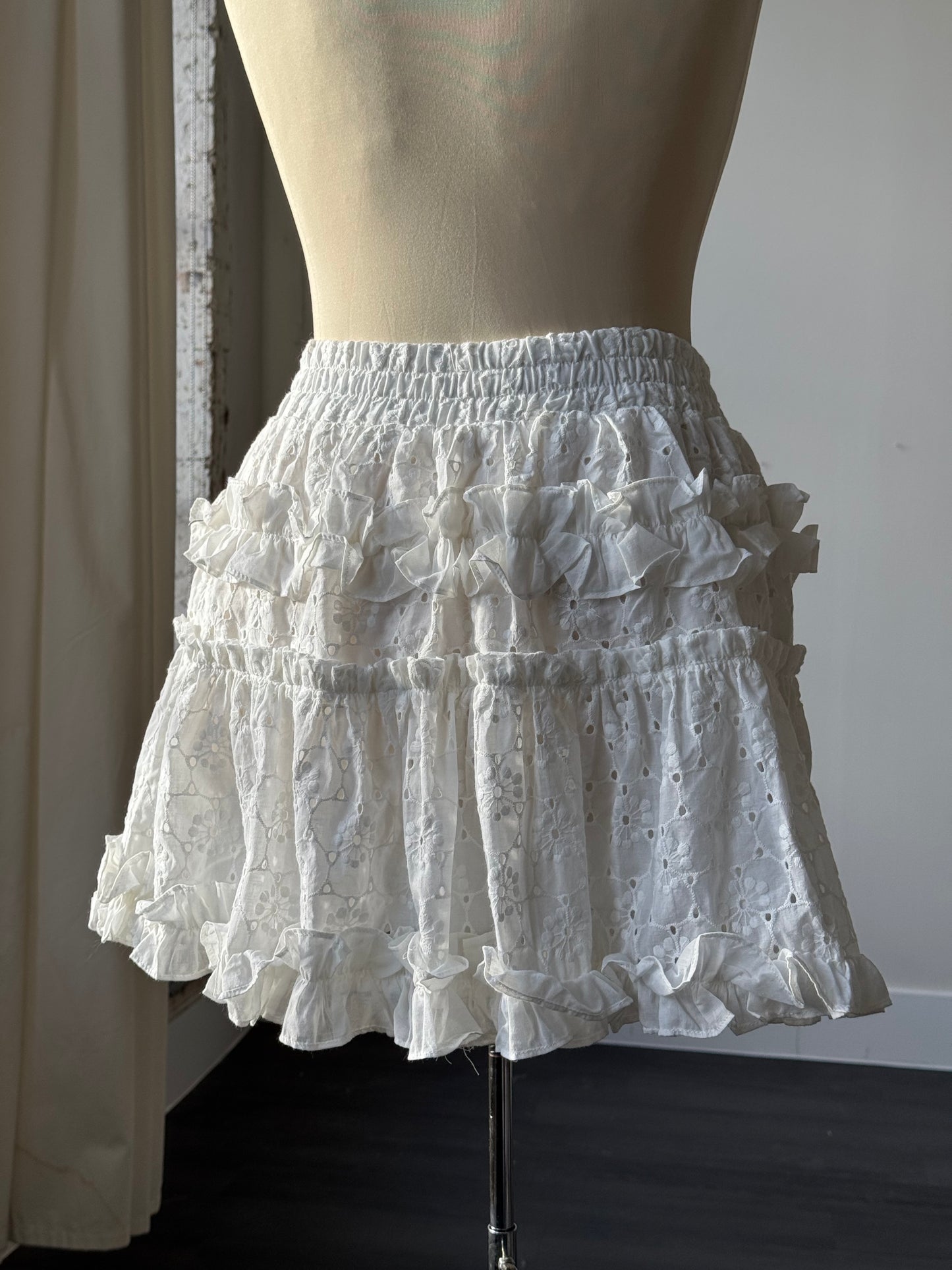 Linda Cotton Eyelet Ruffled Skirt In Ivory