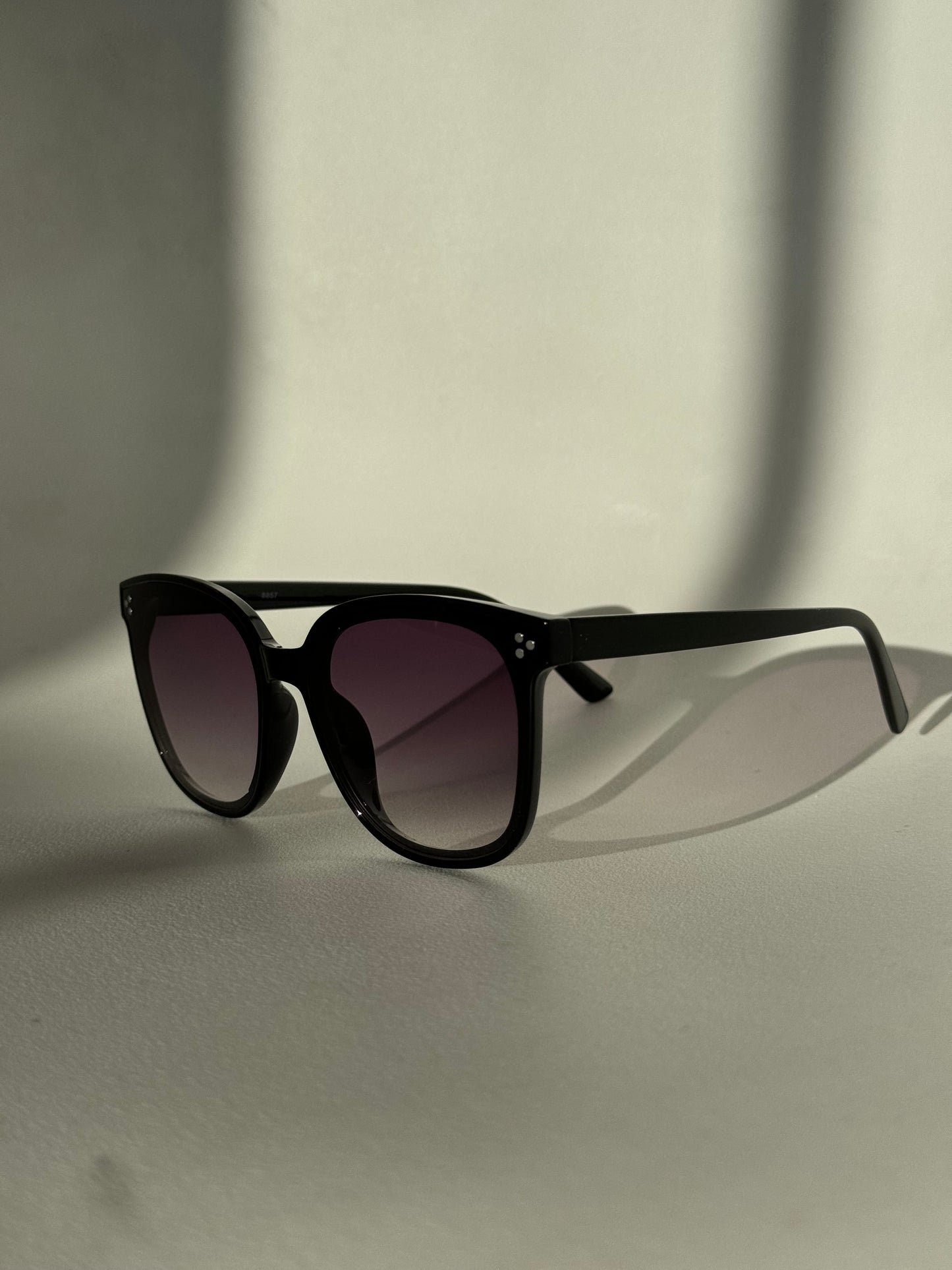 Dave Tri Stud Classic sunglasses In Hombre Black