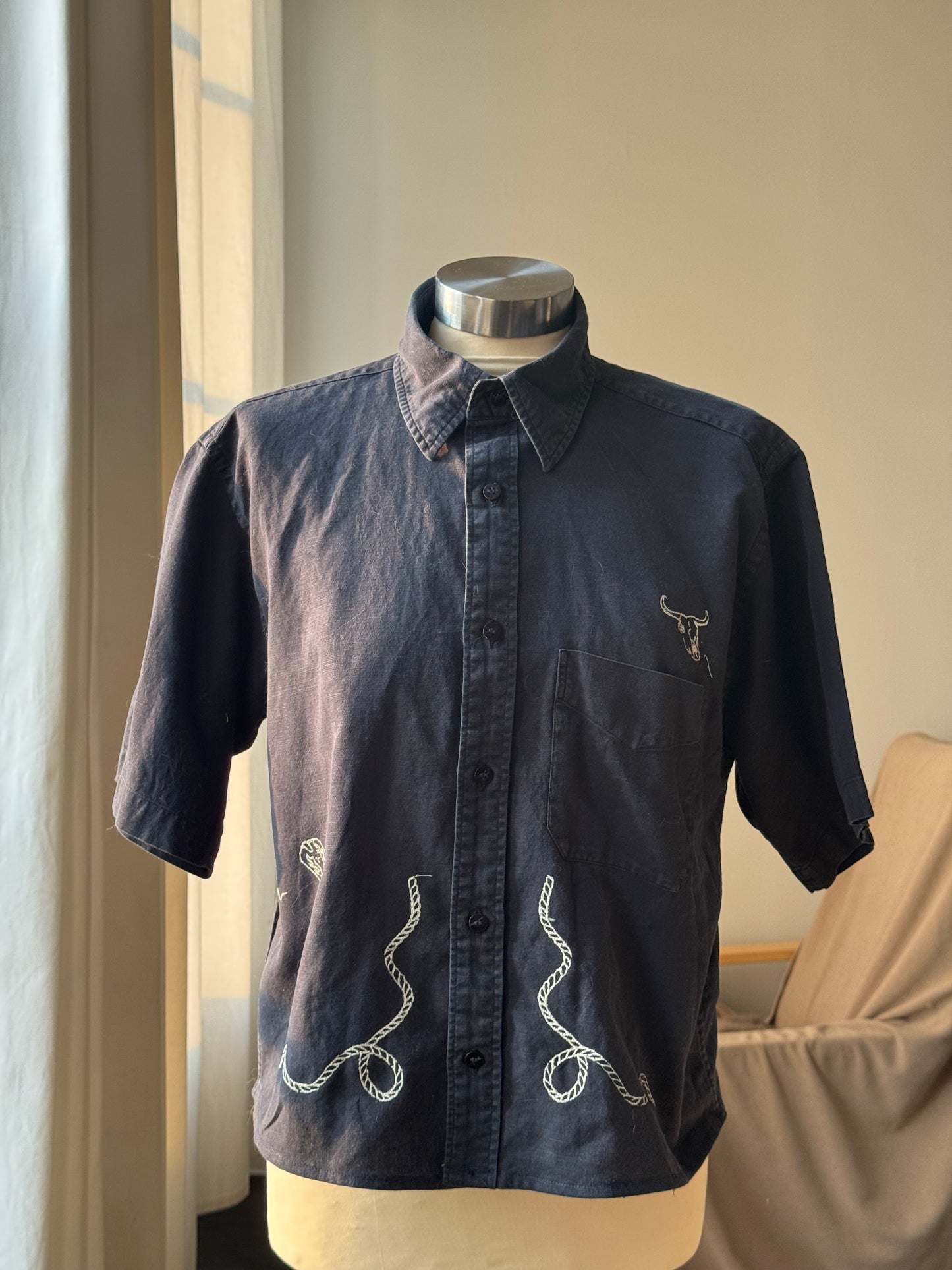 Judy Handcrafted Sad Songs Cropped Button Down Short Sleeve In Midnight Navy