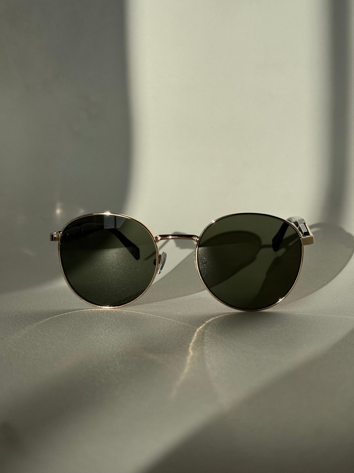 Davon Classic 80s Style Sunglasses In Green Gold