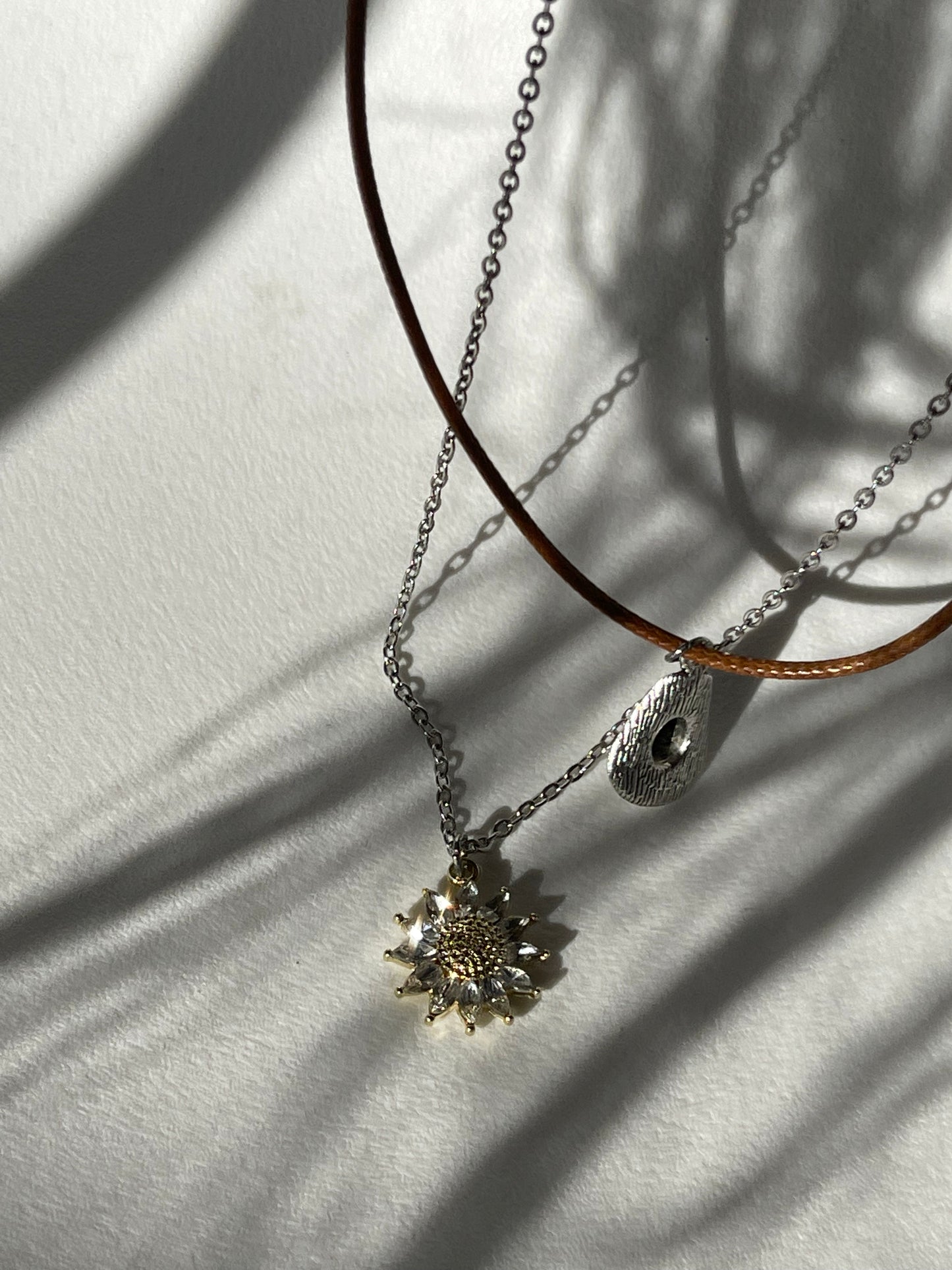 Sagan Sunflower Lasso & Cowboy Hat Charm Necklace In Silver